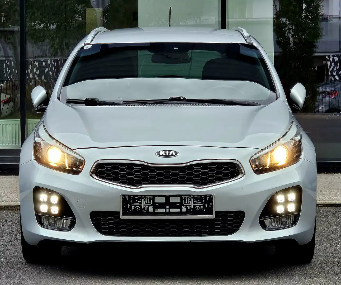 Kia Ceed SW / cee'd SW "GT-Line""Neues Pickerl""NeuesService""Erstbesitz" Grau - 2