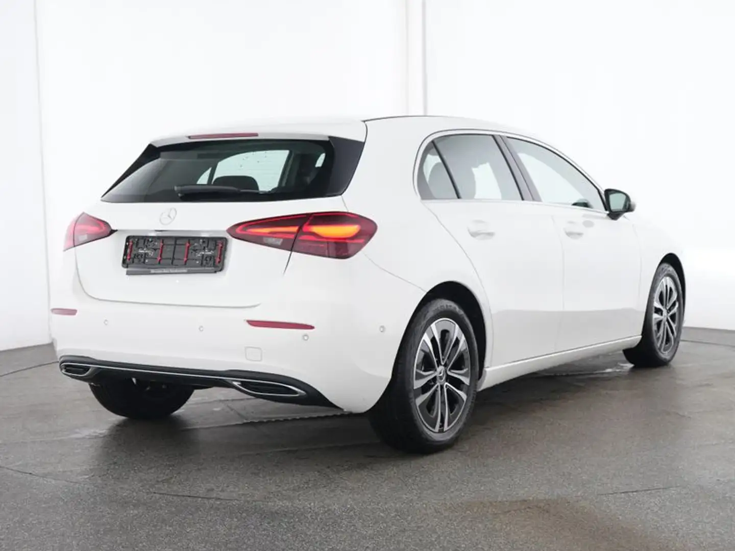 Mercedes-Benz A 180 Progressive AHK LED Distronic Vorr. Kamera Weiß - 2