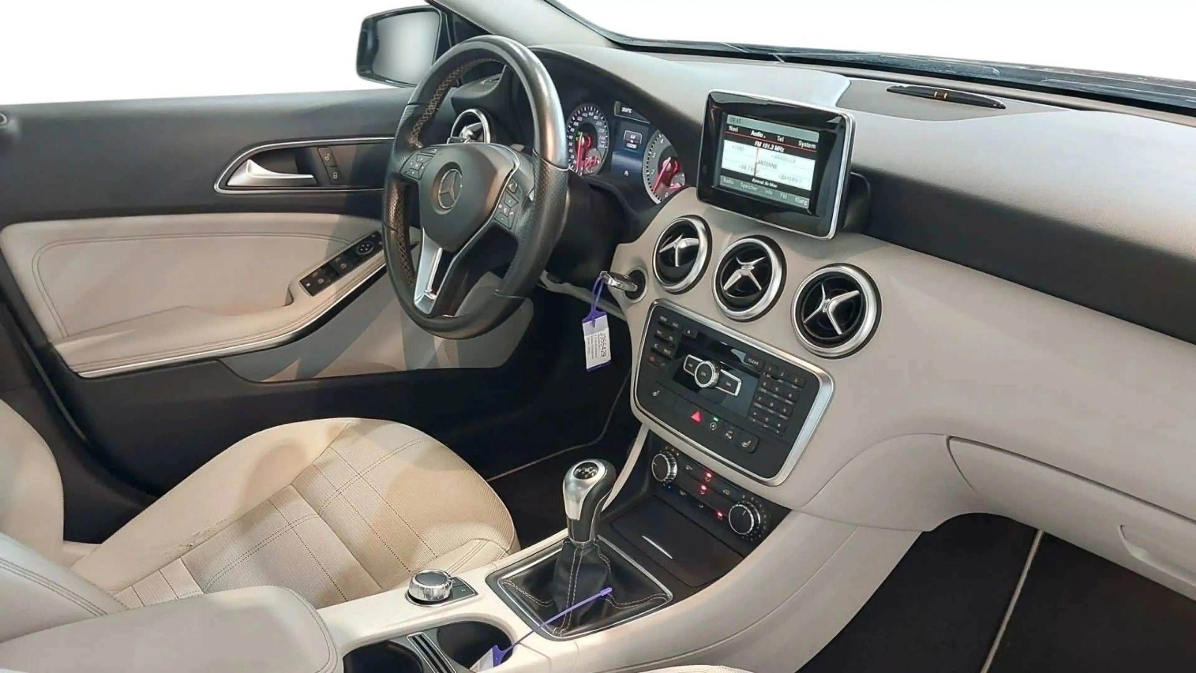 Mercedes-Benz A 180 A180 CGI BlueEfficiency/NAVI/SHZ/TEILLEDER/ACC — photo 8