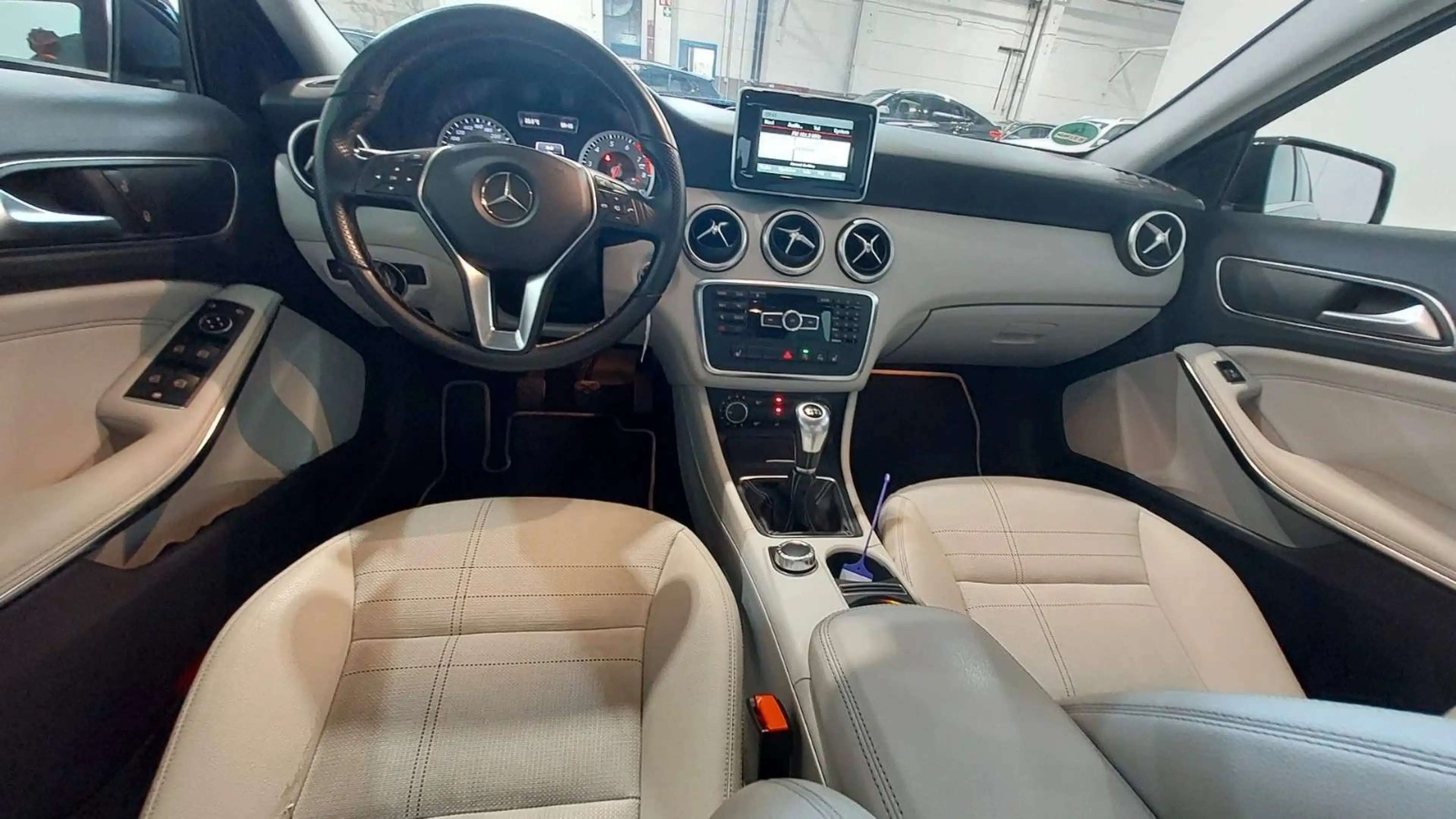 Mercedes-Benz A 180 A180 CGI BlueEfficiency/NAVI/SHZ/TEILLEDER/ACC — photo 7