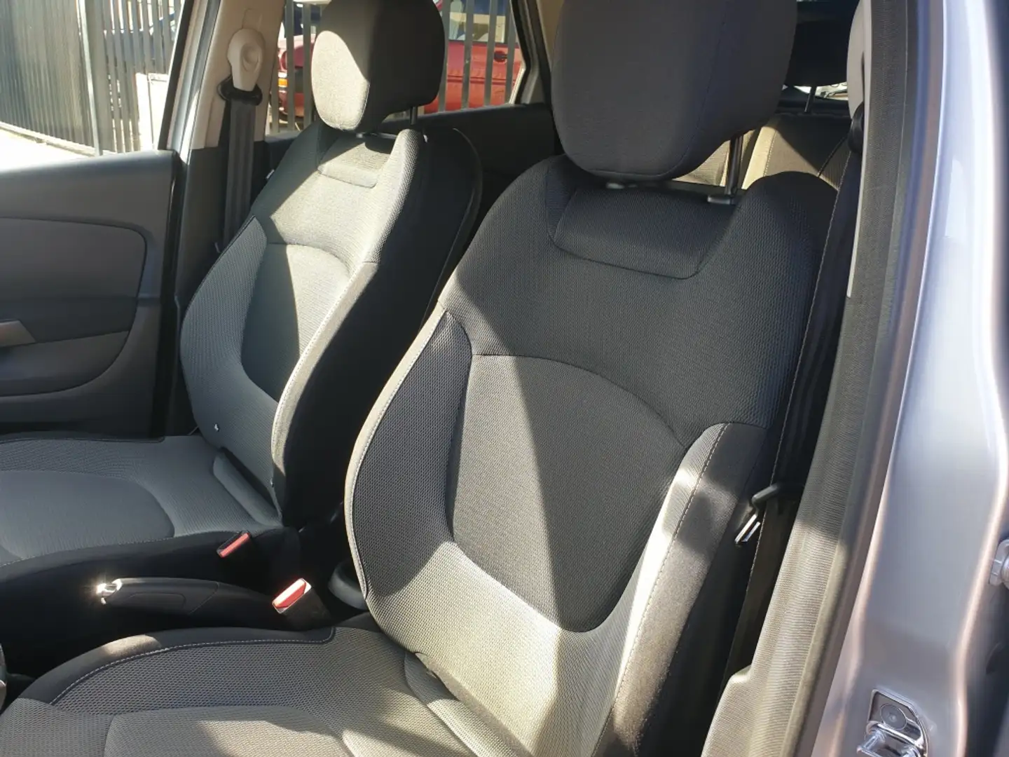 Renault Captur TCe eco2 Energy Intens 90 Argent - 2