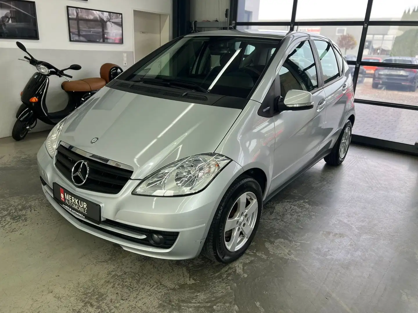 Mercedes-Benz A 180 Classic+AHK abn.+Klimaanlage+SHZ+8fach Ezüst - 1