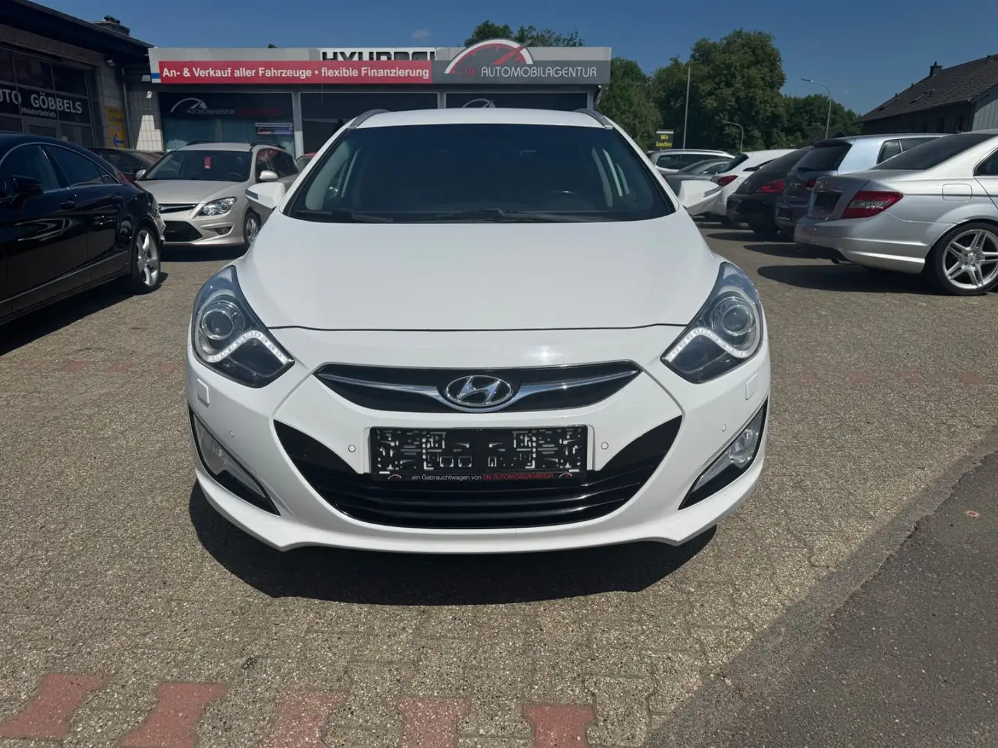 Hyundai i40 cw FIFA Sitzhz Kamera Navi PDC vo+ht AHK Weiß - 2