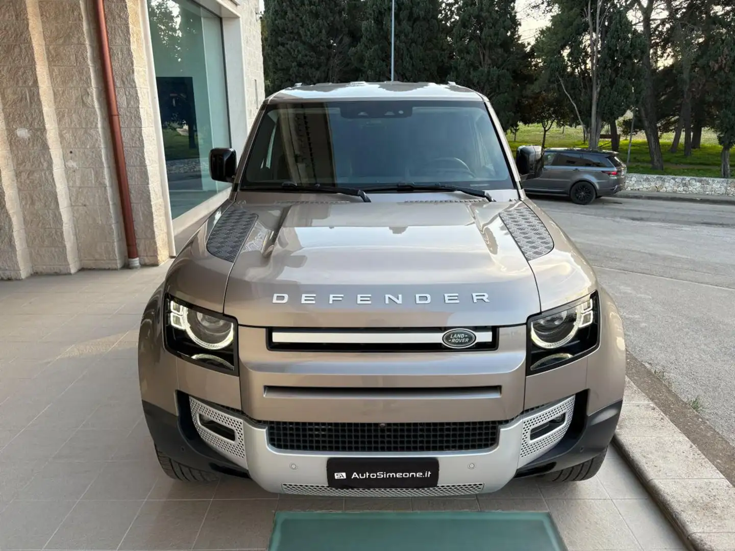 Land Rover Defender 110 3.0D I6 200 CV AWD Auto SE 7 POSTI Marrone - 2