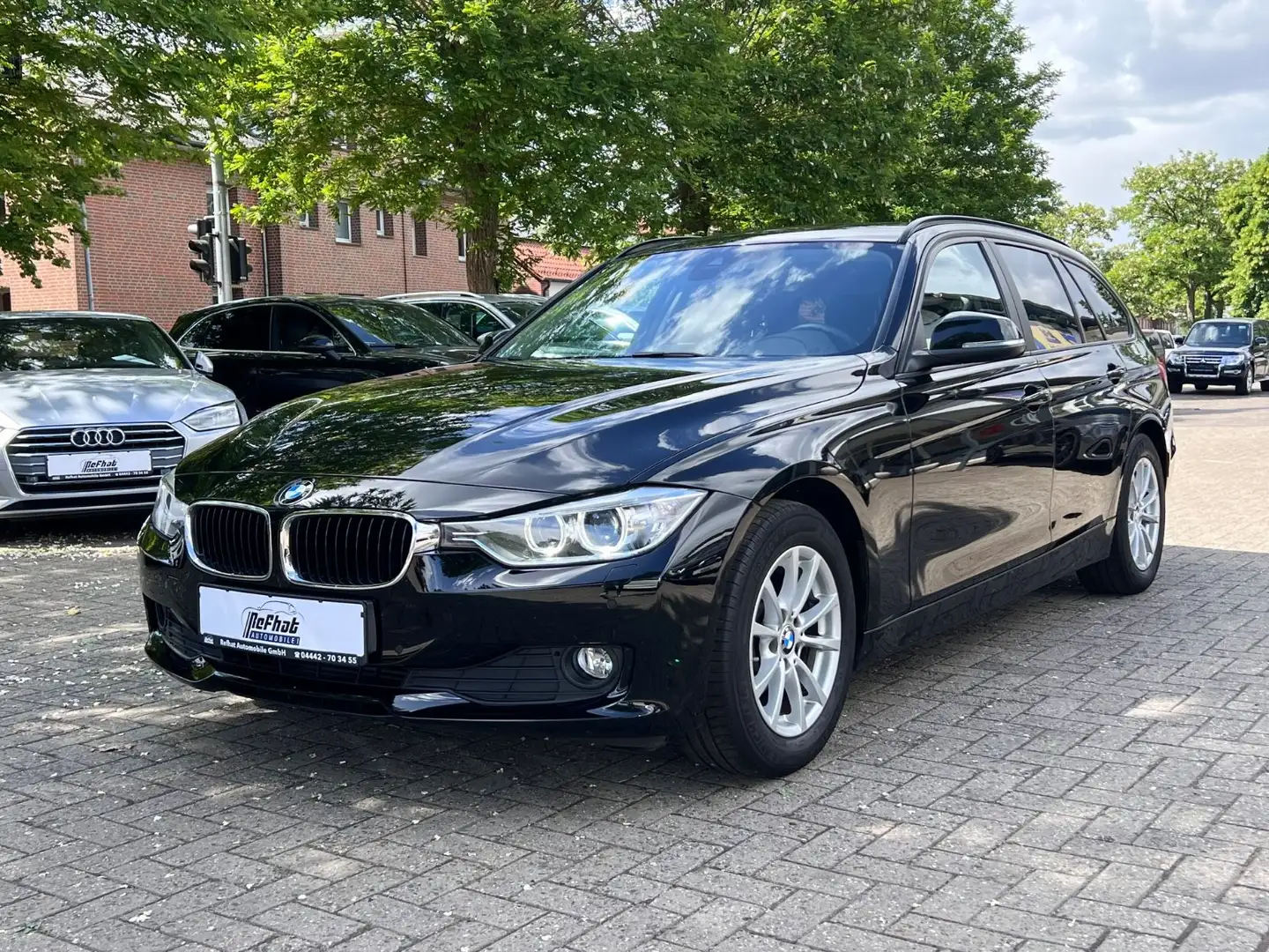 BMW 318 Touring d*AHK*PDC*NAVI*SHZ*MFKL* Schwarz - 2