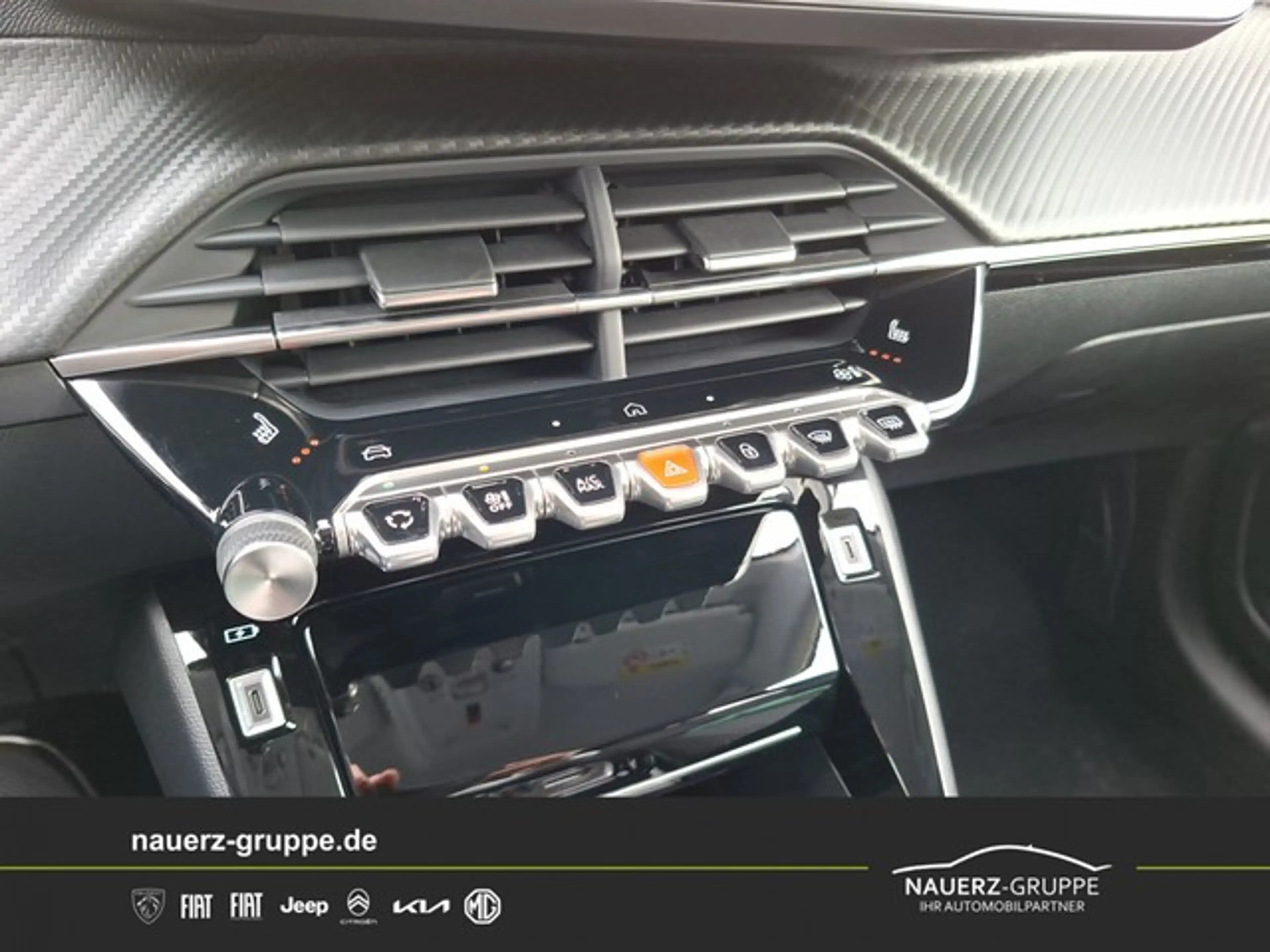 Peugeot 208 Hybrid 110 e-DCS6 Allure — photo 14