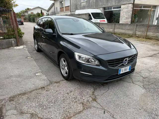 Volvo V60 D2 Geartronic Momentum
