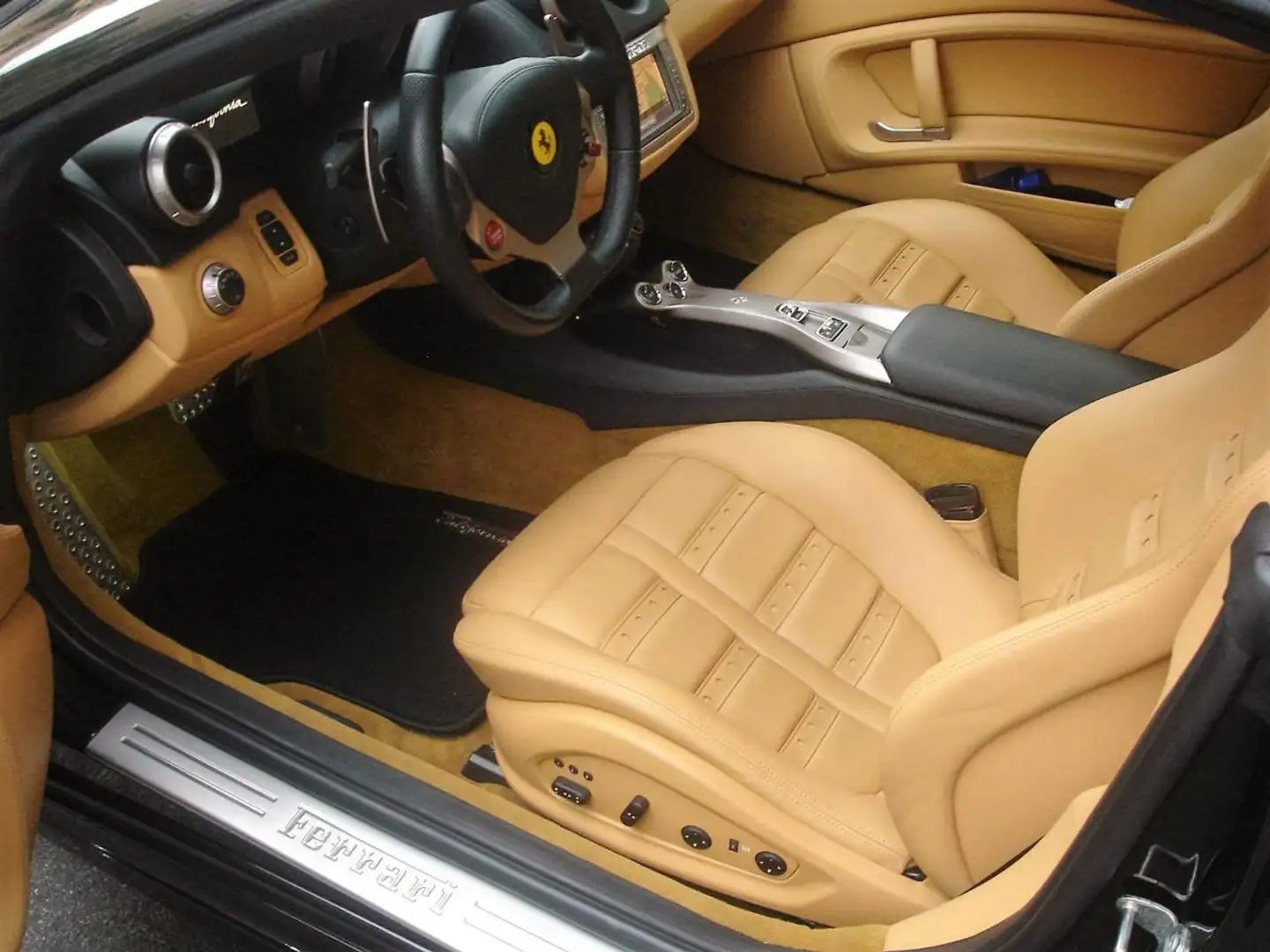 Ferrari California DCT F1-Ufficiale-Daytona-Camera-Ceramik-Esemplare Schwarz - 2