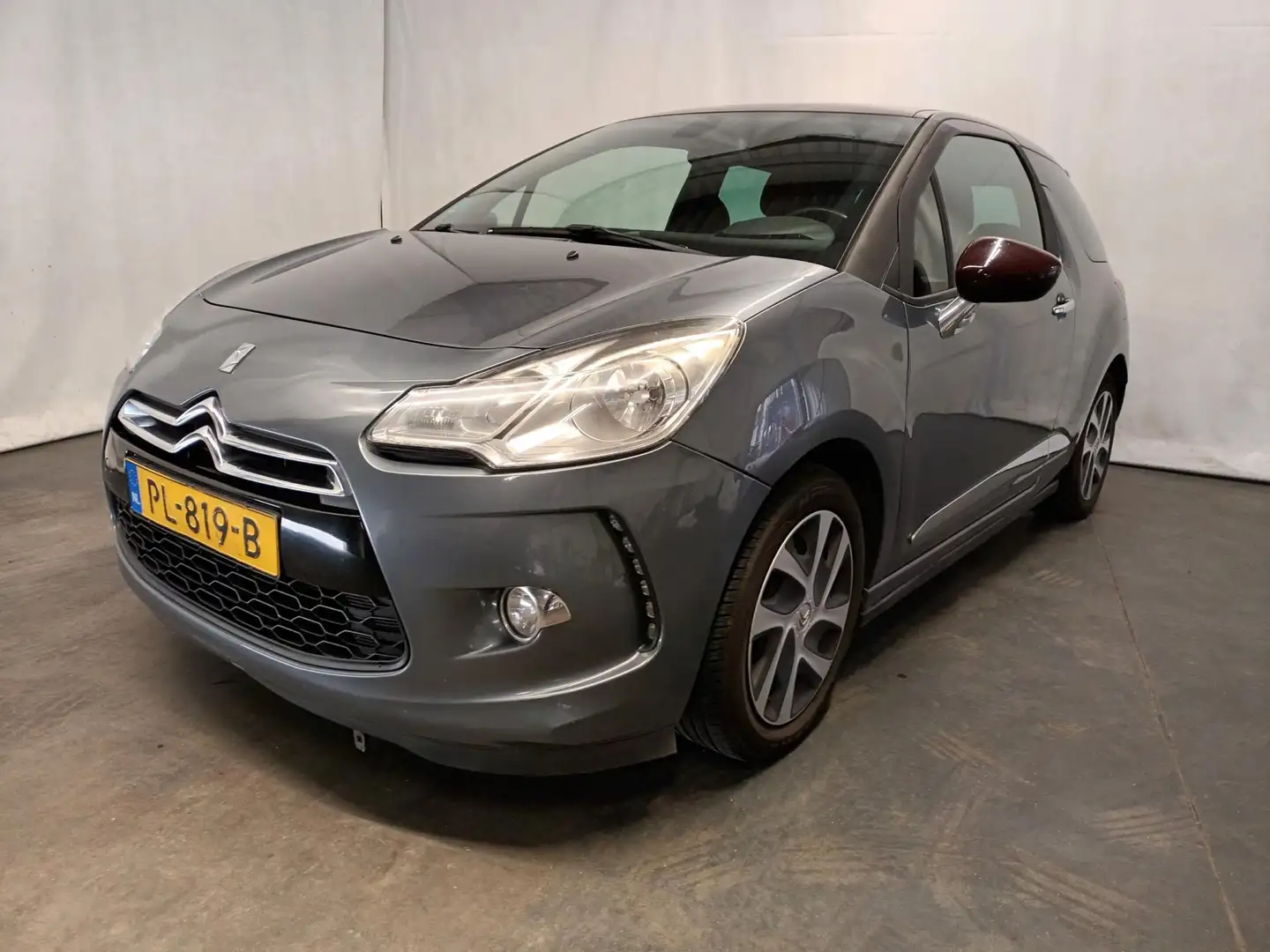 Citroen DS3 1.6 THP Sport Chic - Motor Schade Szary - 2