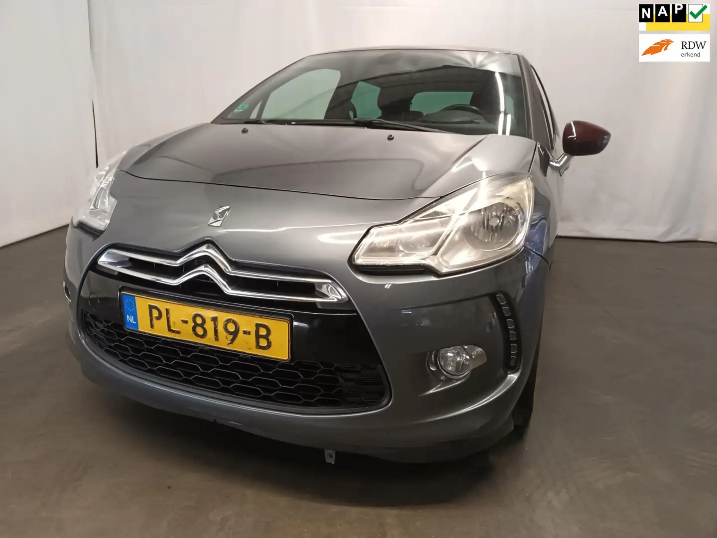 Citroen DS3 1.6 THP Sport Chic - Motor Schade Šedá - 1