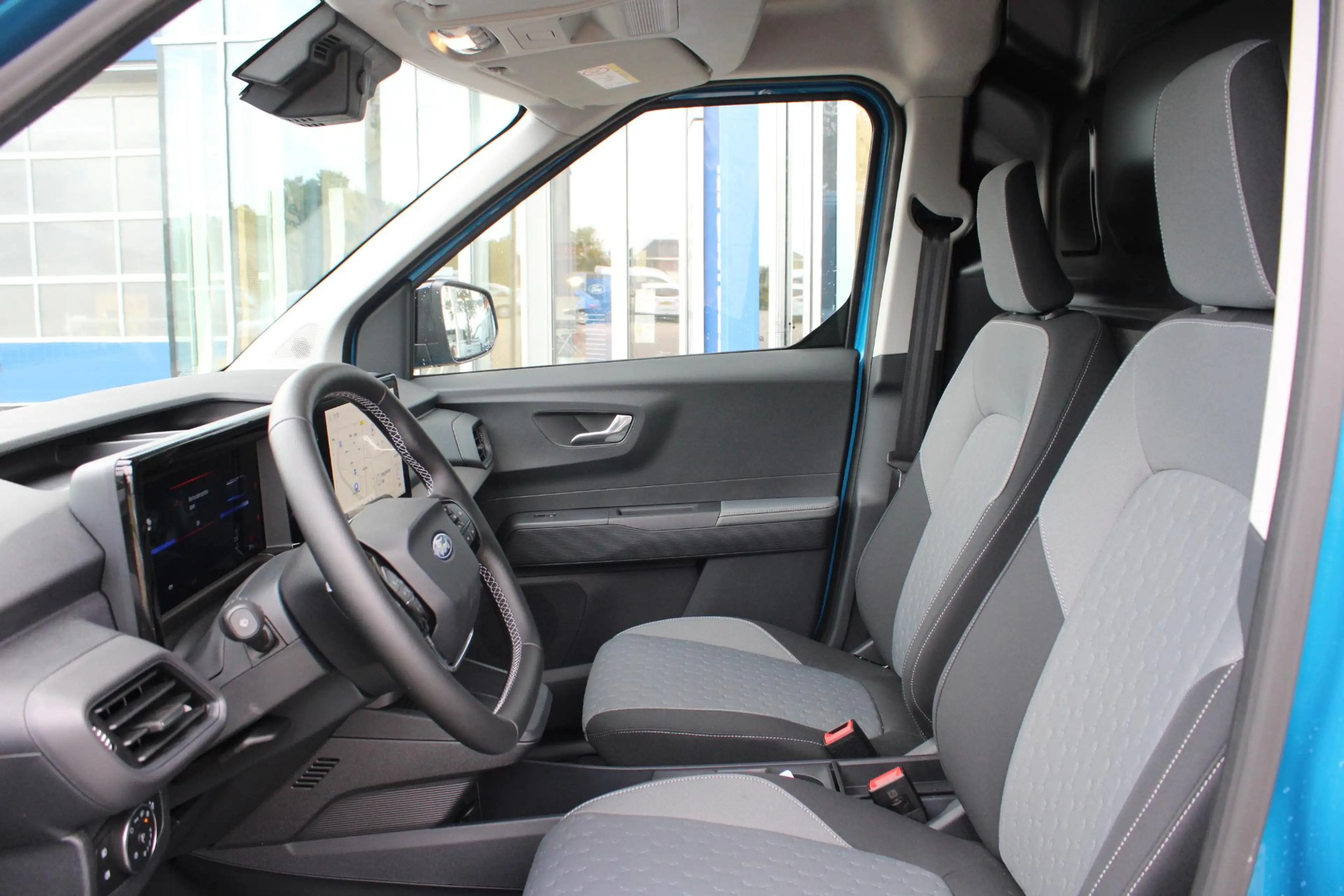 Ford Transit Courier E-Transit Limited 44 kWh 136pk | DEMO | Trekhaak | — photo 8