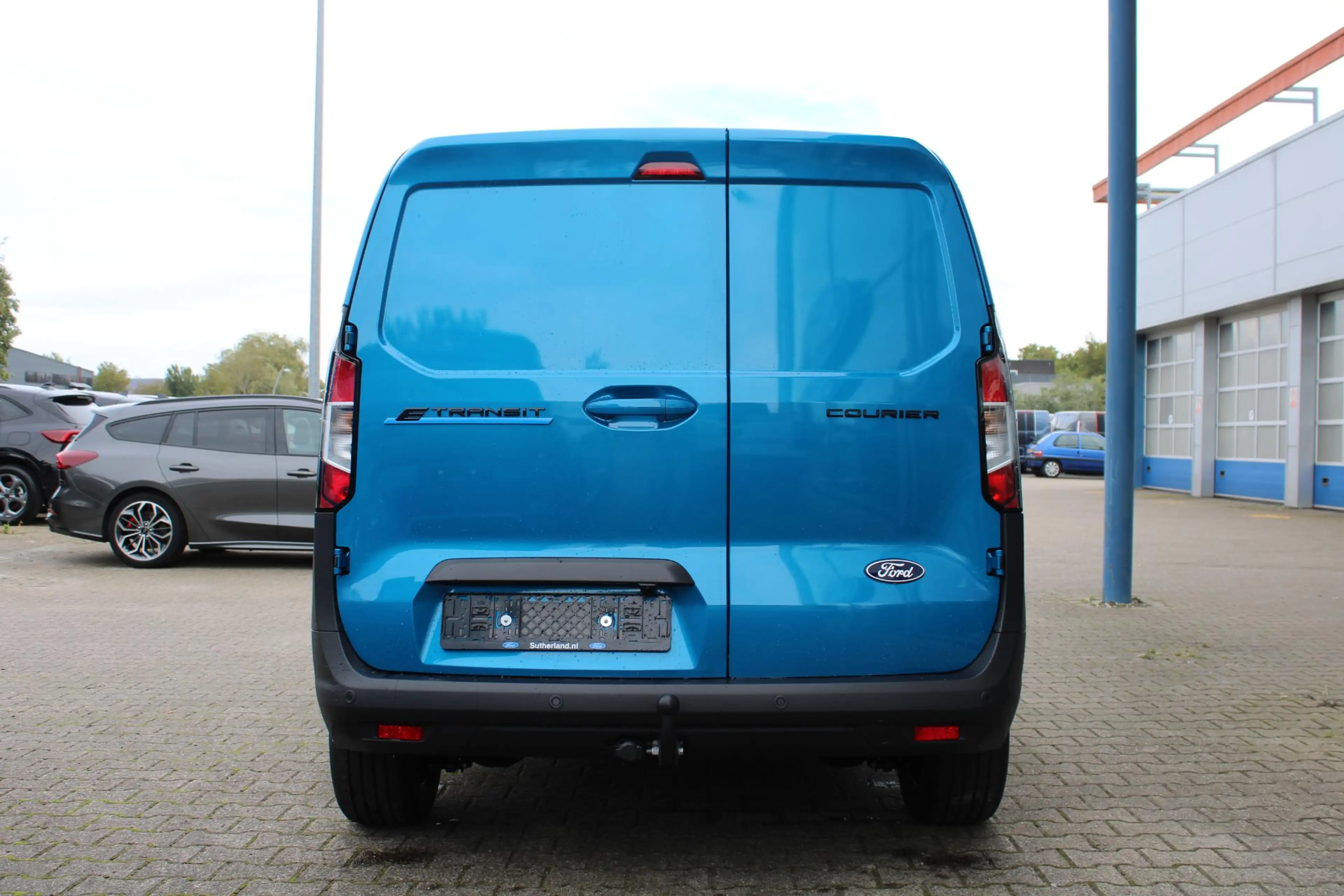 Ford Transit Courier E-Transit Limited 44 kWh 136pk | DEMO | Trekhaak | — photo 4