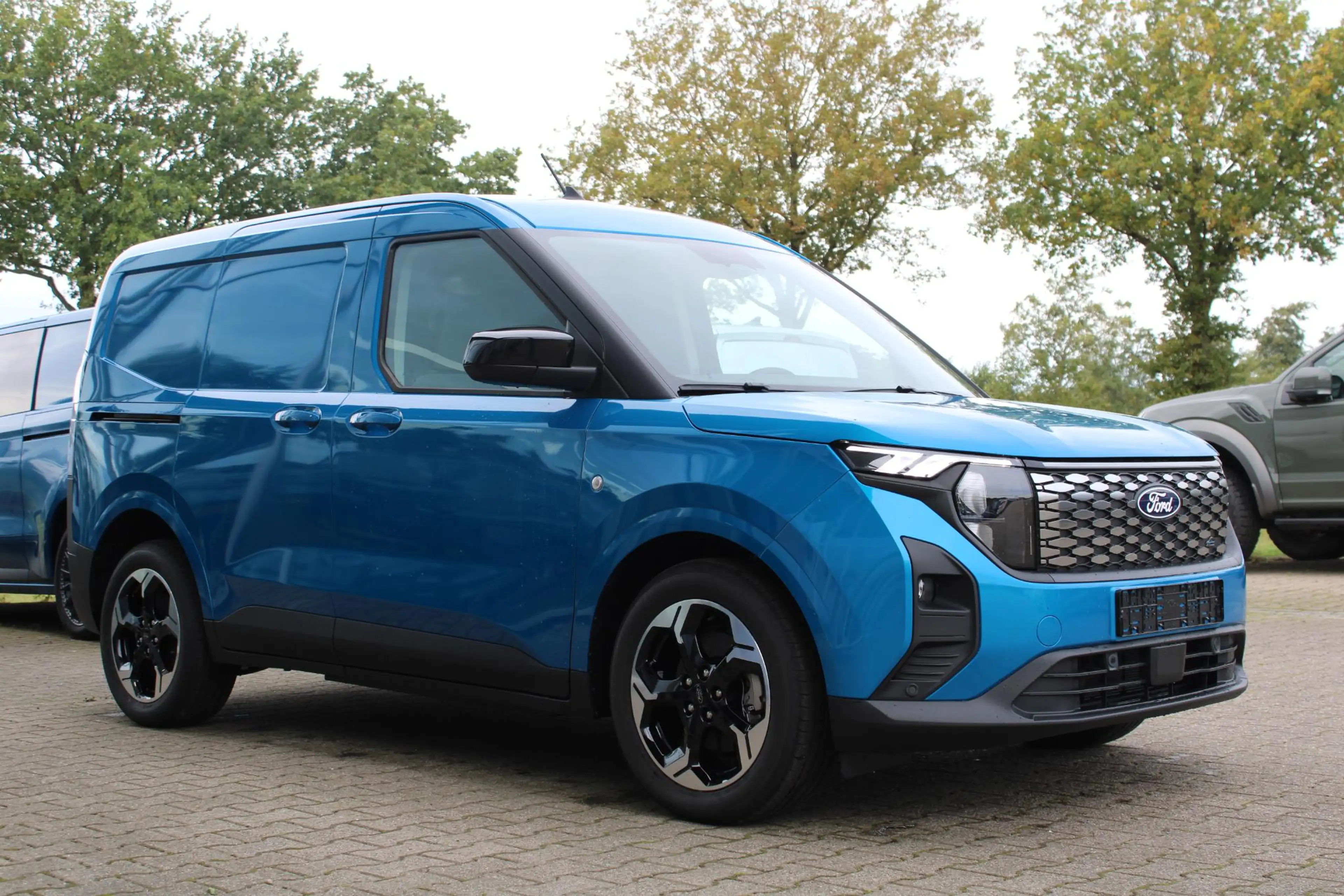 Ford Transit Courier E-Transit Limited 44 kWh 136pk | DEMO | Trekhaak | — photo 6