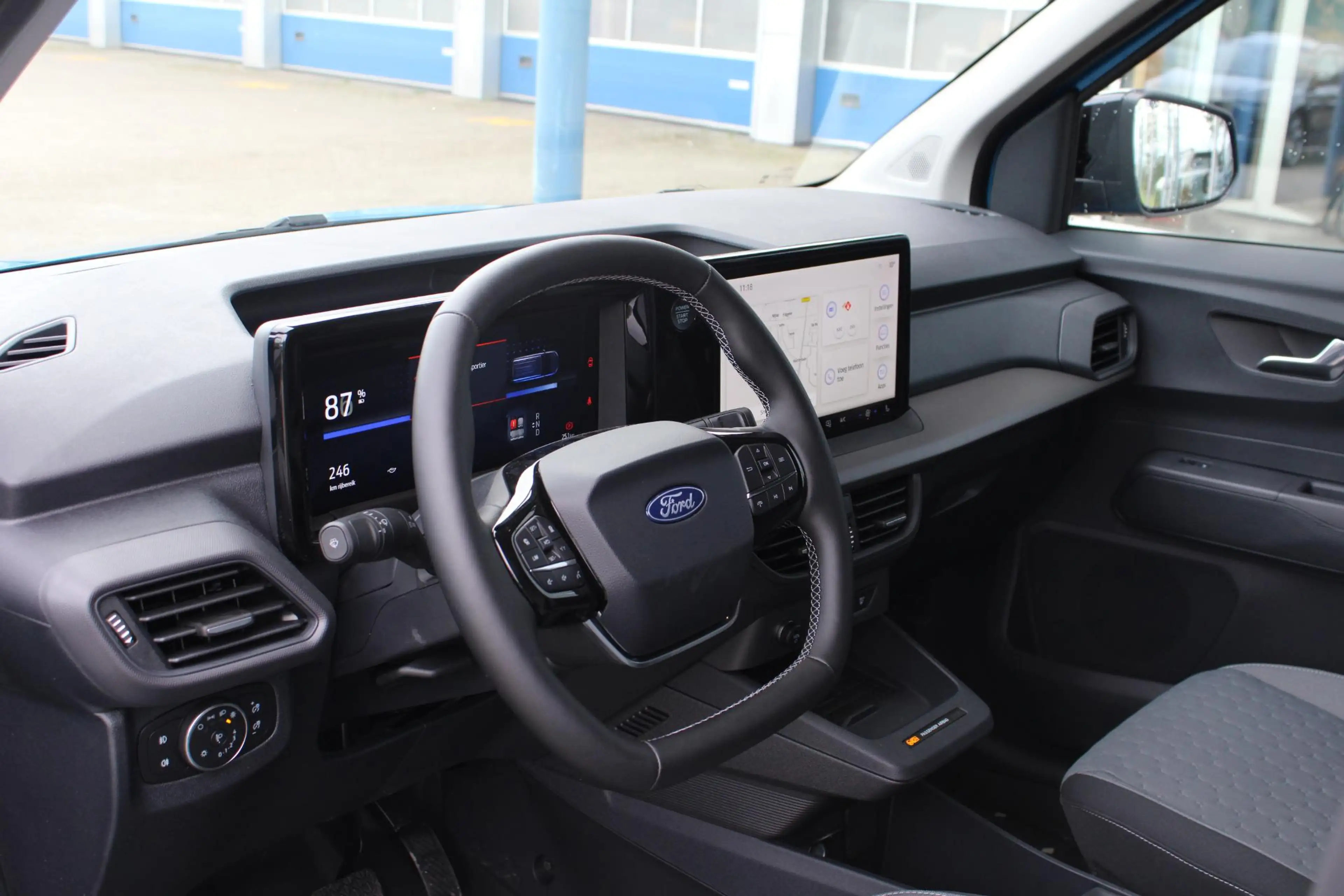 Ford Transit Courier E-Transit Limited 44 kWh 136pk | DEMO | Trekhaak | — photo 7