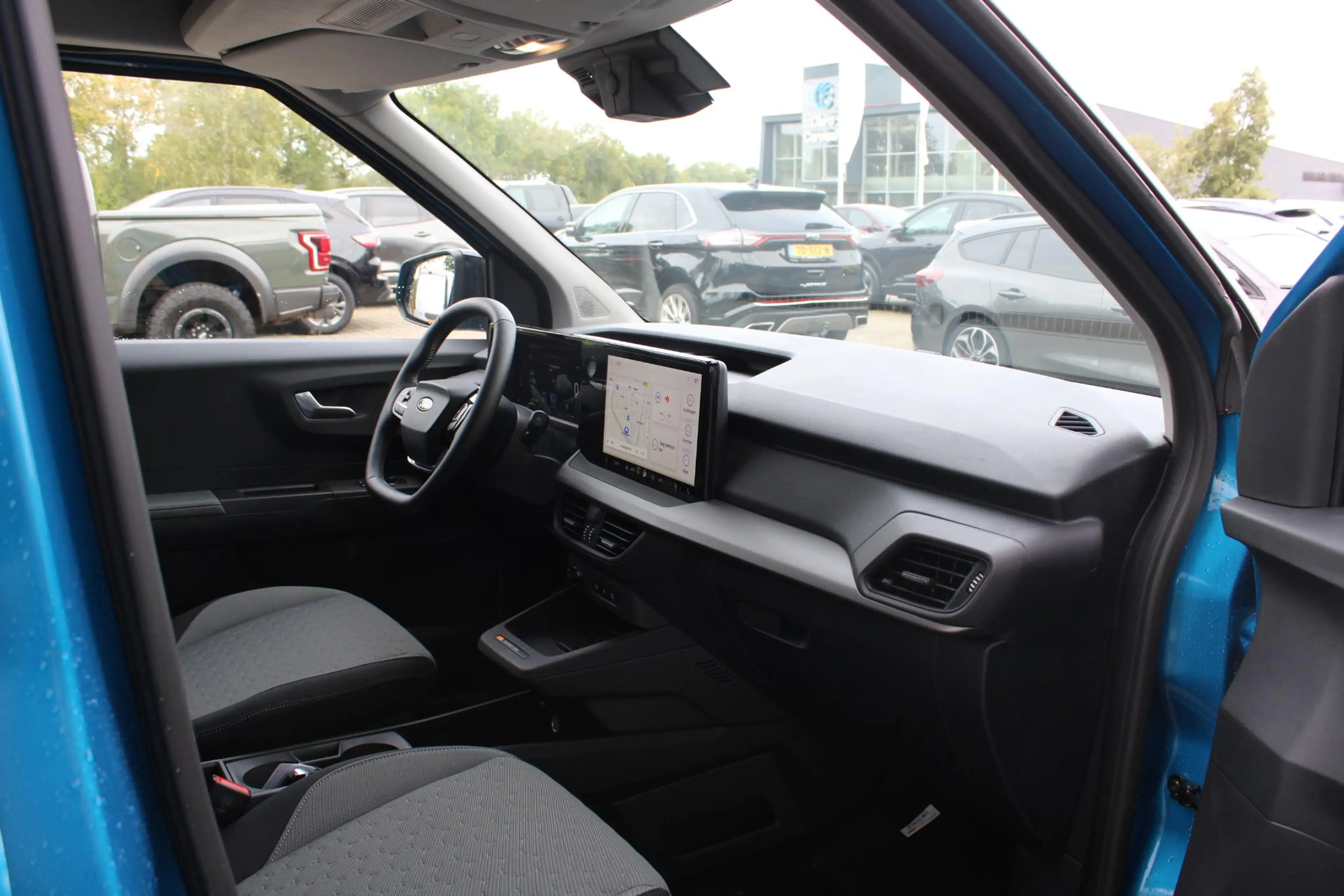 Ford Transit Courier E-Transit Limited 44 kWh 136pk | DEMO | Trekhaak | — photo 10