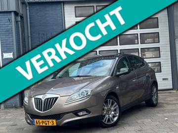1.8-16V Di Executive | Clima | Pano | Navi | Leer