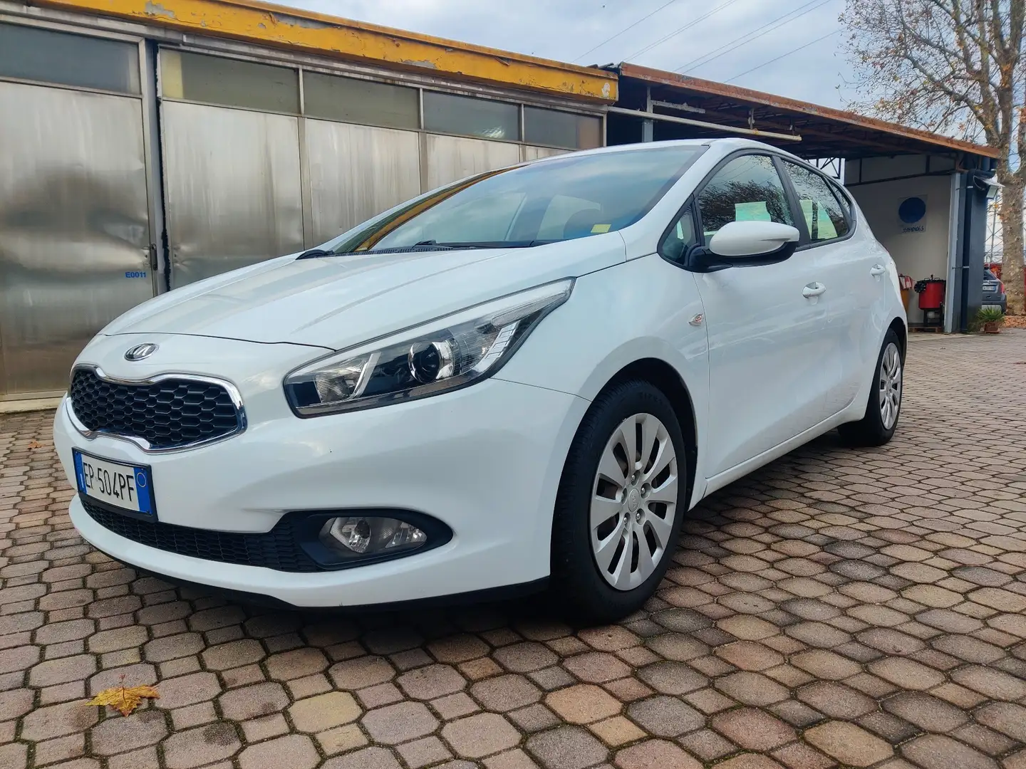 Kia Ceed / cee'd ceed II 2012 1.4 cvvt Active Weiß - 1