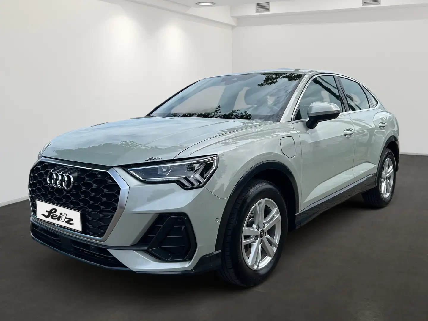 Audi Q3 Sportback 45 TFSI e *AHK*KAMERA*NAVI*LED* Plateado - 2