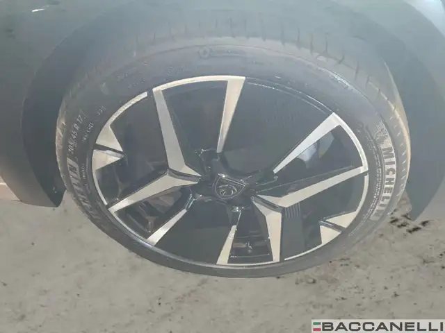Peugeot 208 view 8