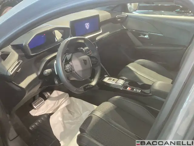 Peugeot 208 view 9