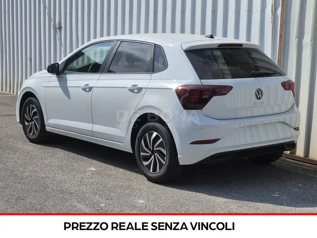 Volkswagen Polo view 4