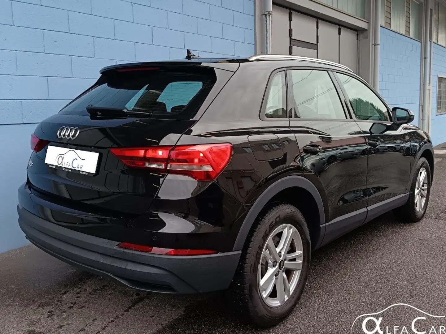 Audi Q3 45 TFSI e S tronic Business Nero - 2