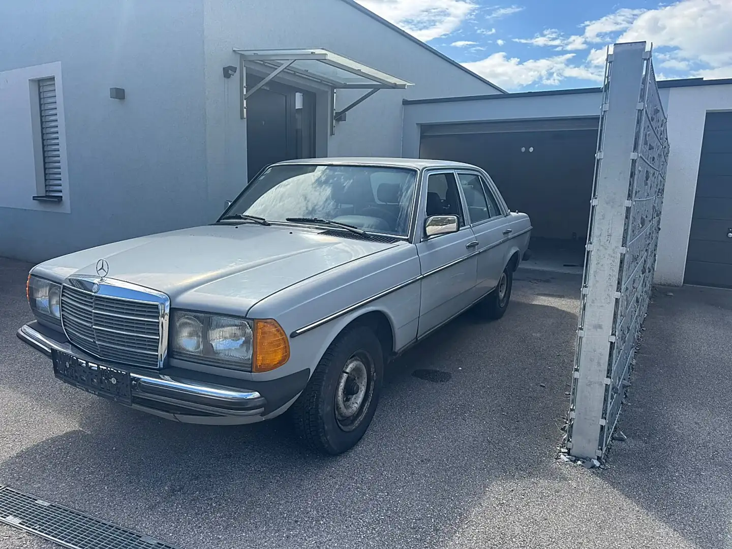 Mercedes-Benz 230 Grau - 1