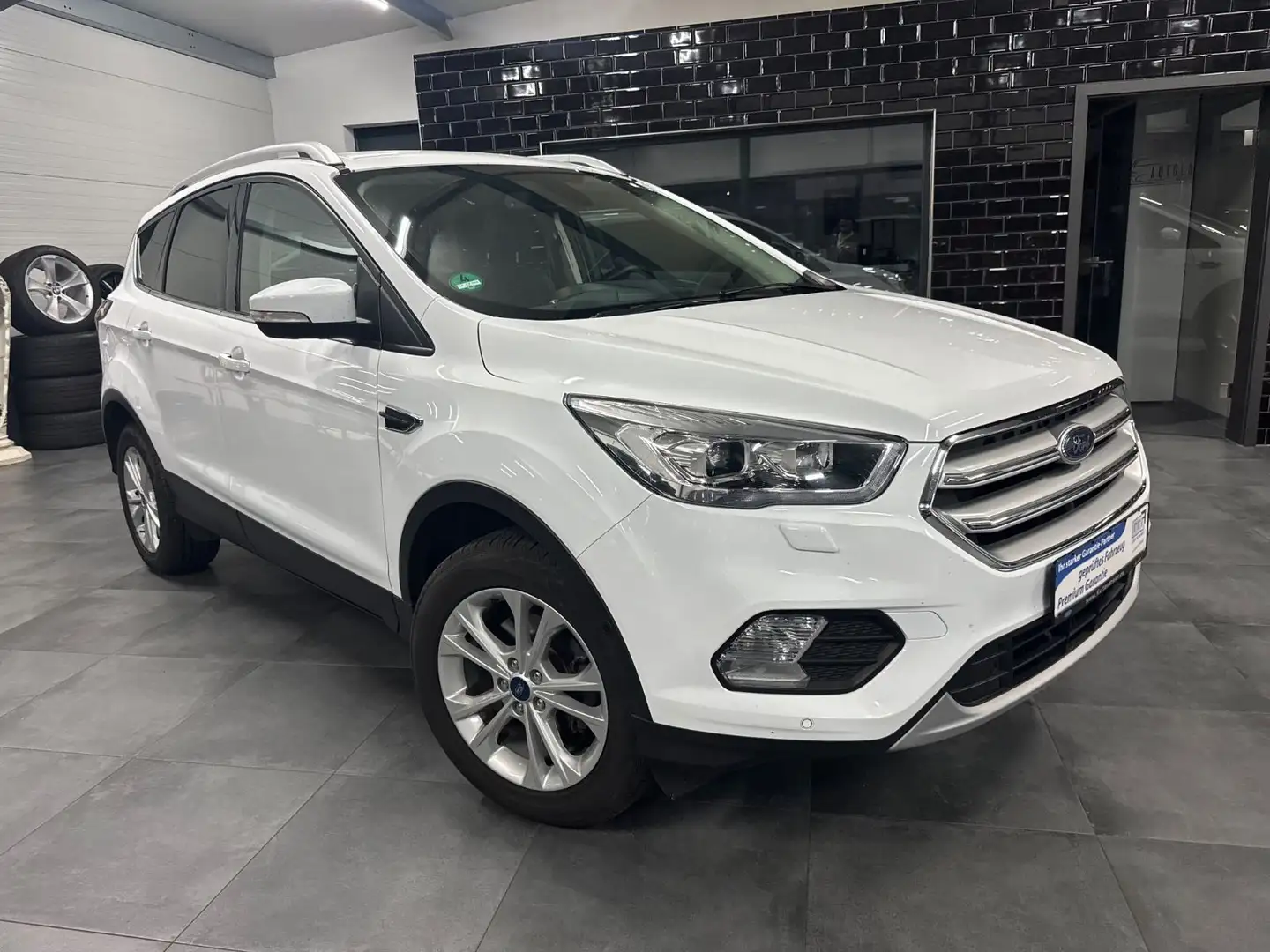 Ford Kuga Titanium Weiß - 1