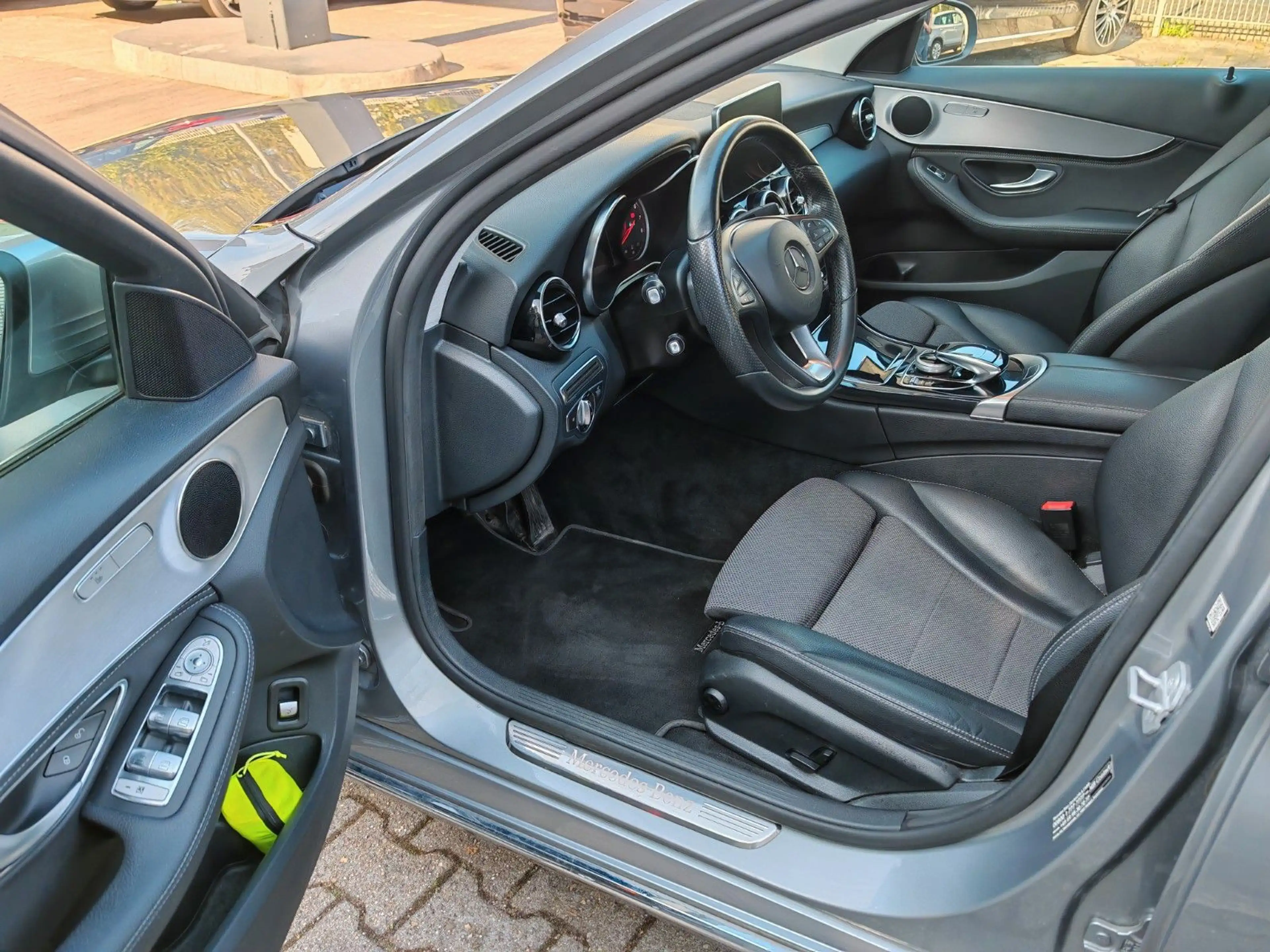 Mercedes-Benz C 200 CGI Avantgarde Comand LED PDC — photo 7