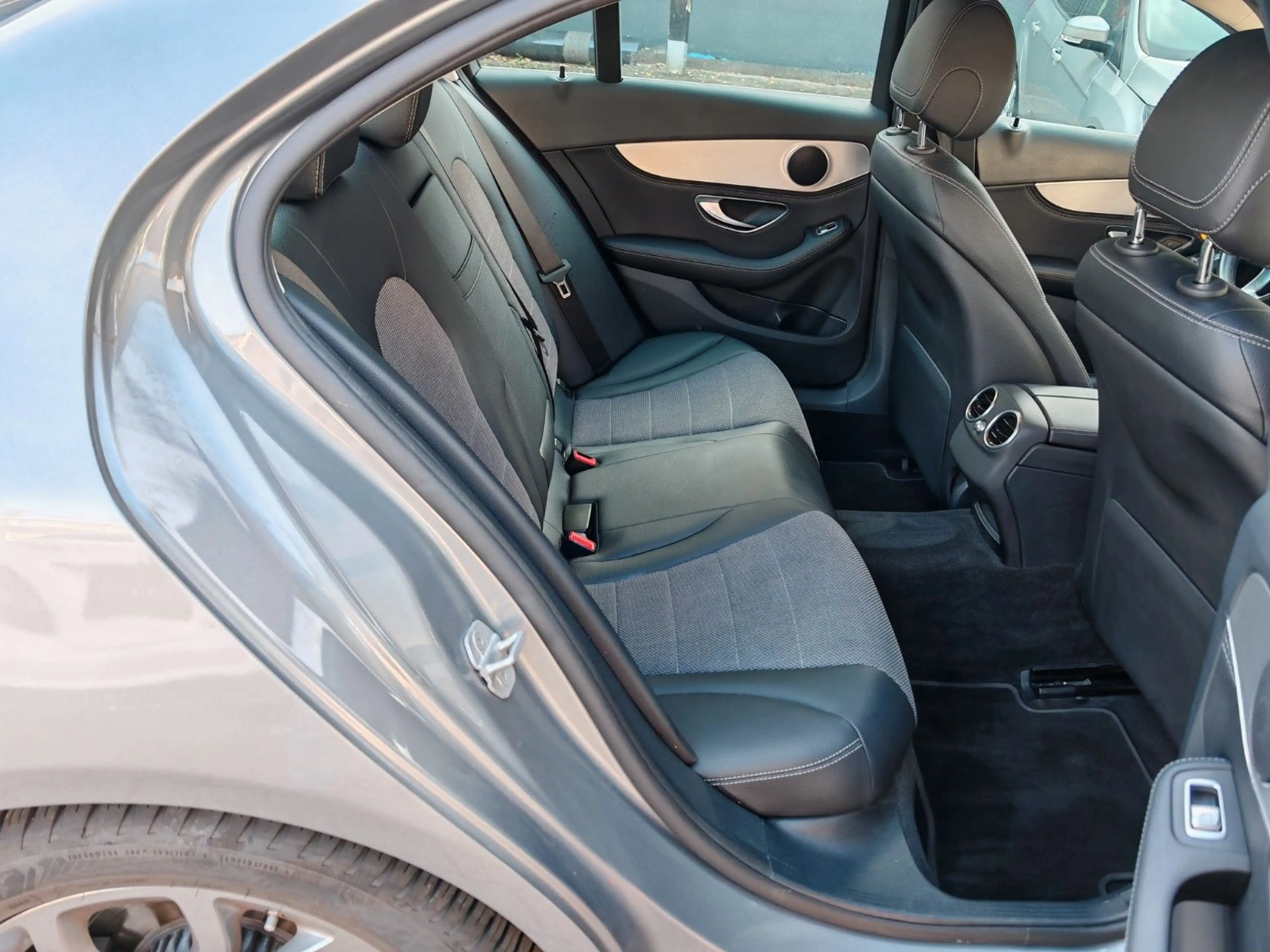 Mercedes-Benz C 200 CGI Avantgarde Comand LED PDC — photo 14