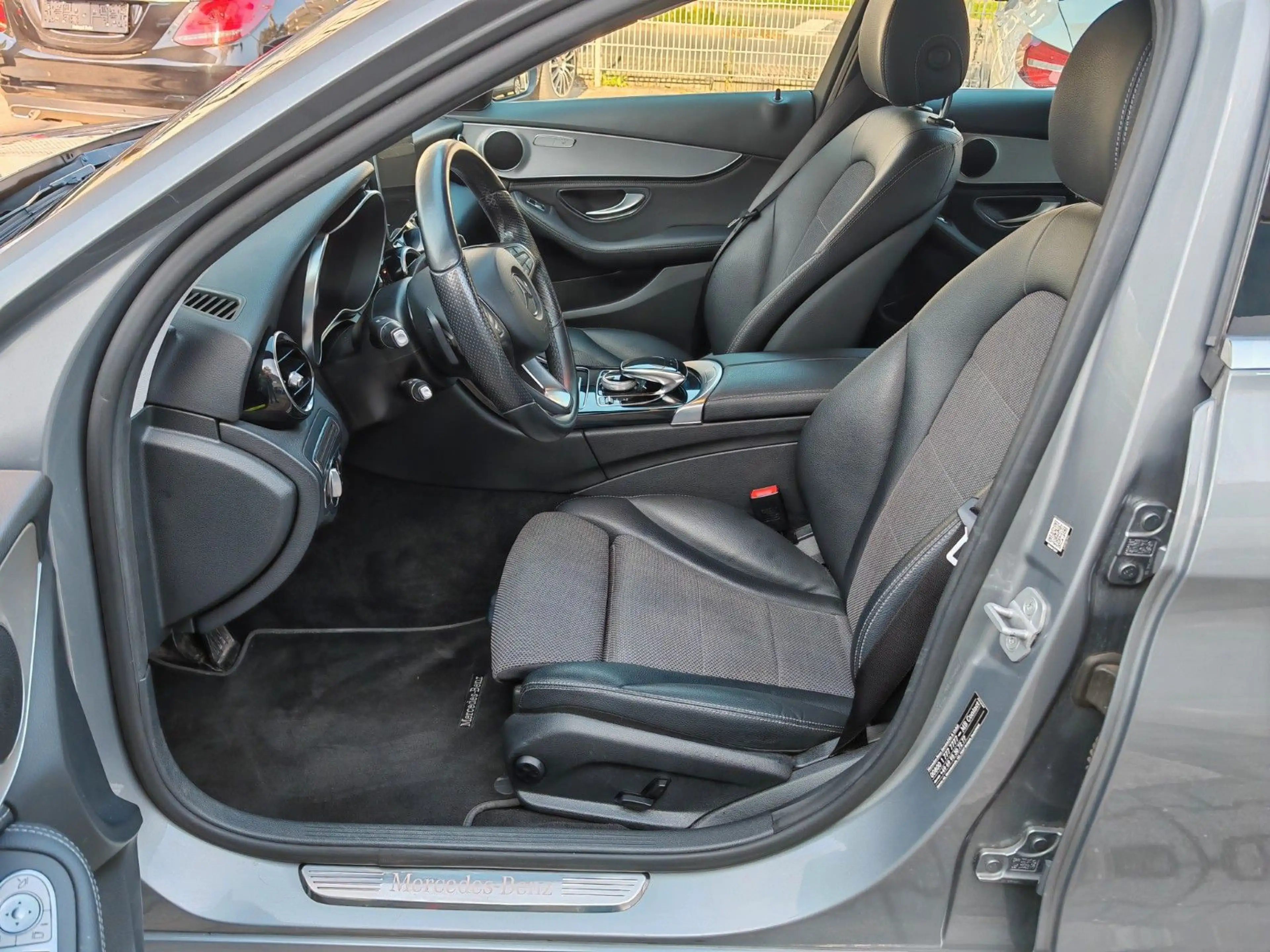 Mercedes-Benz C 200 CGI Avantgarde Comand LED PDC — photo 8