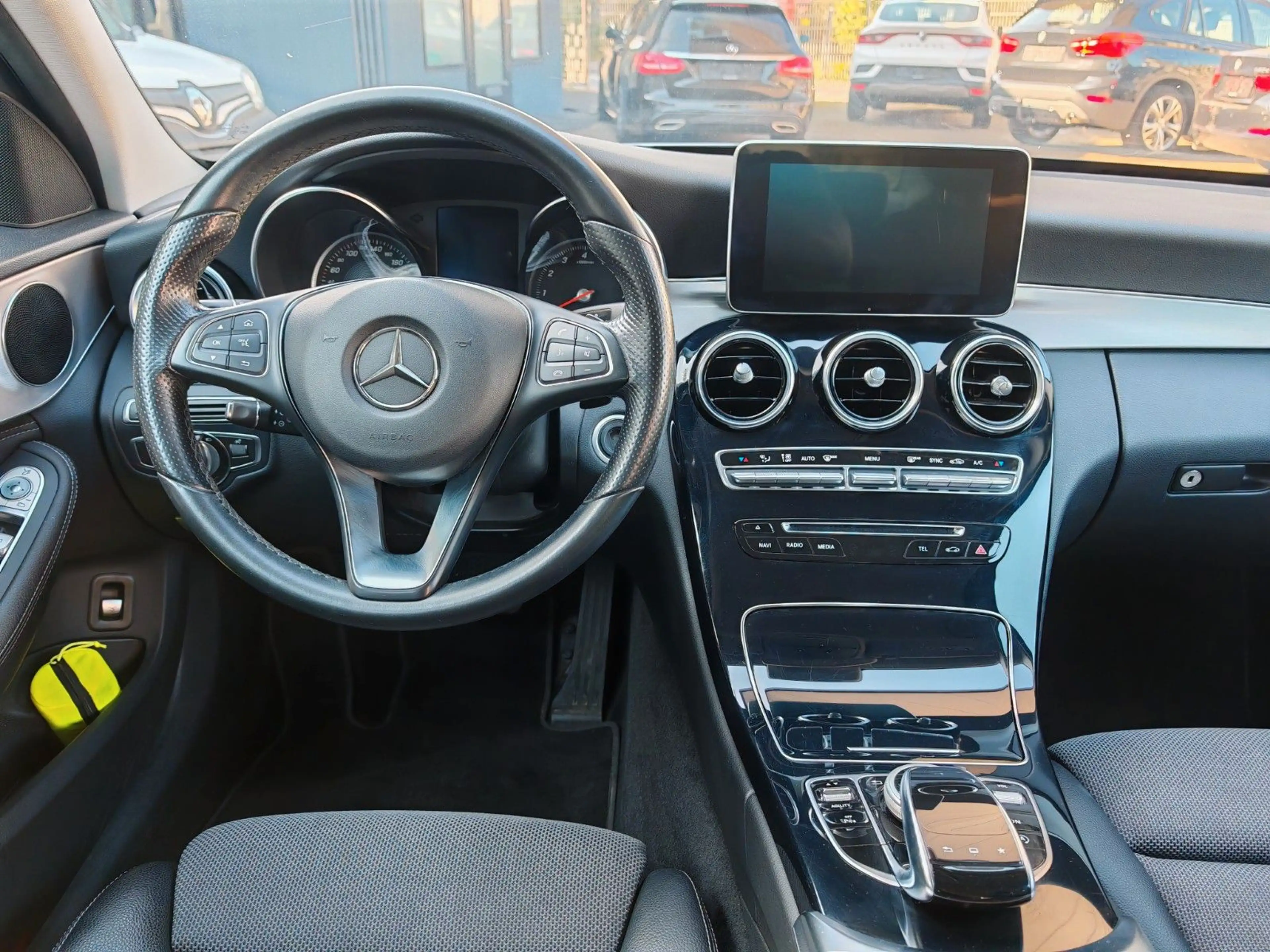 Mercedes-Benz C 200 CGI Avantgarde Comand LED PDC — photo 12