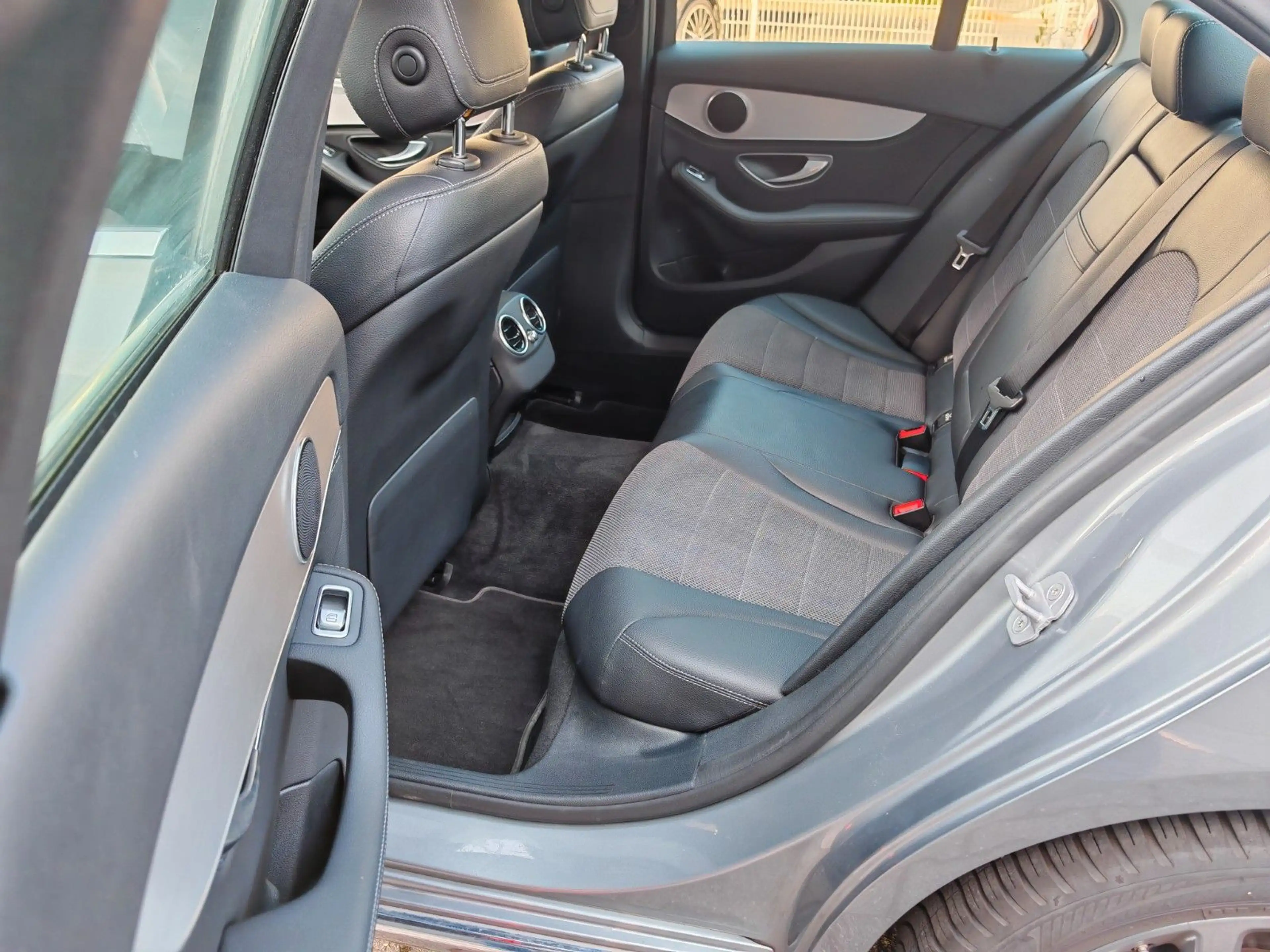 Mercedes-Benz C 200 CGI Avantgarde Comand LED PDC — photo 13