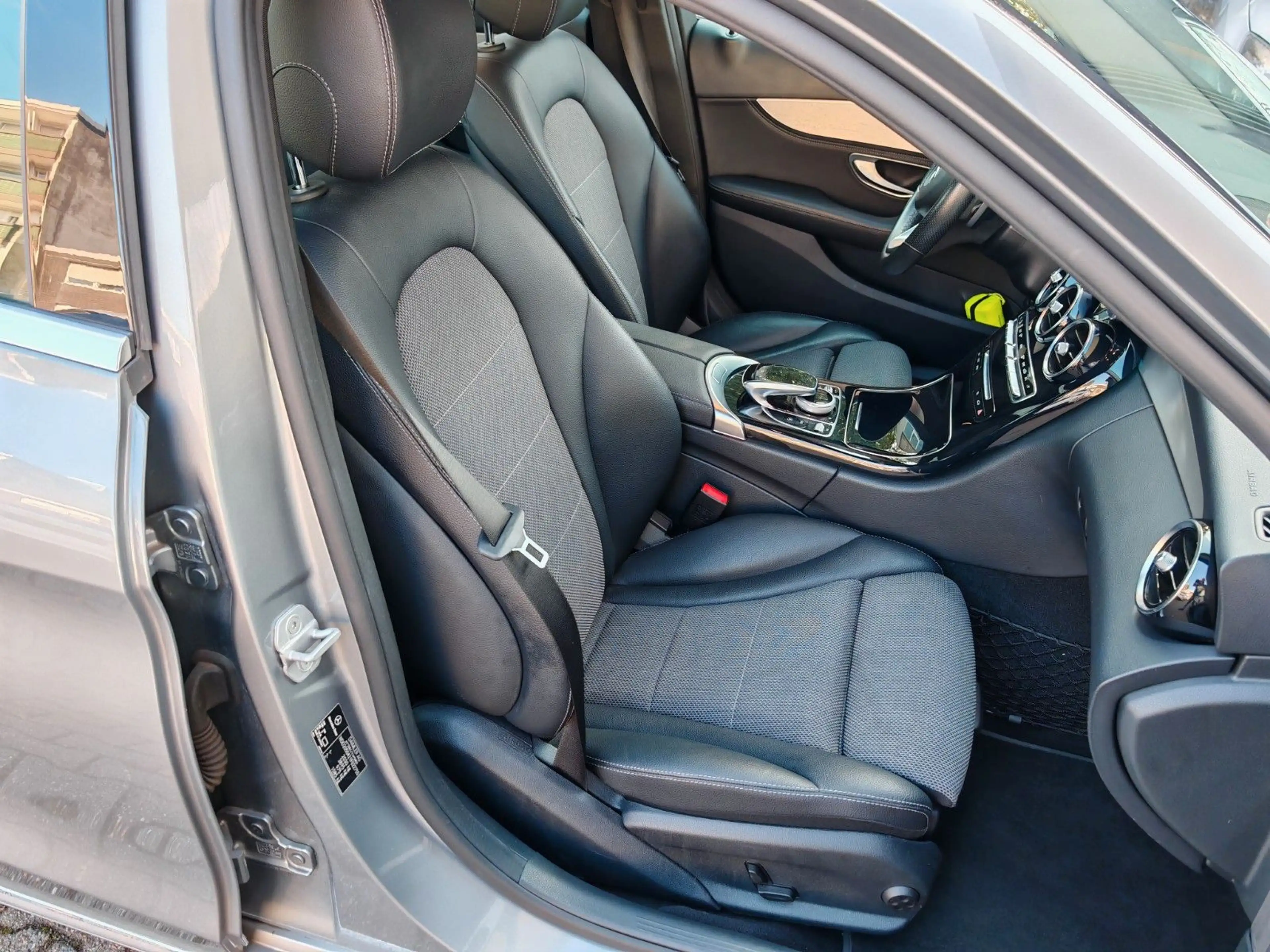 Mercedes-Benz C 200 CGI Avantgarde Comand LED PDC — photo 11