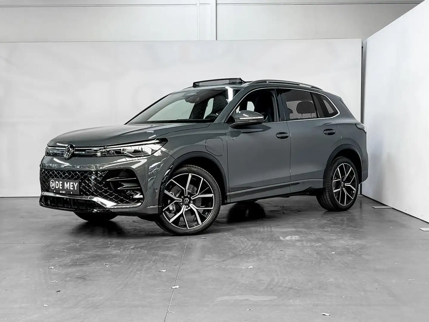 Volkswagen Tiguan R-Line DSG 204PK / Carplay / Camera / Keyless / ACC / Side Grigio - 2