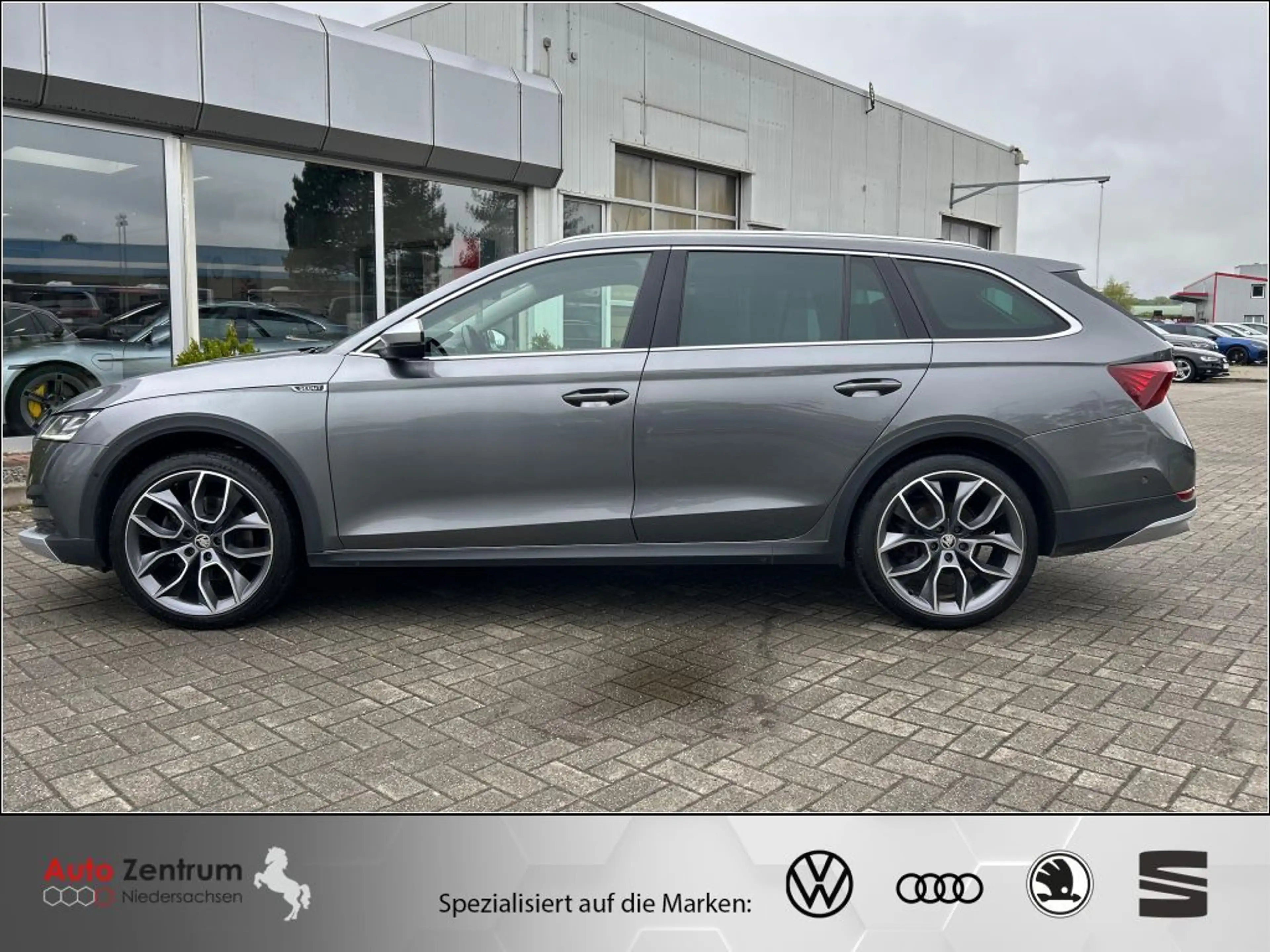 Skoda Octavia Combi 2.0 TDI DSG 4x4 Scout — photo 11