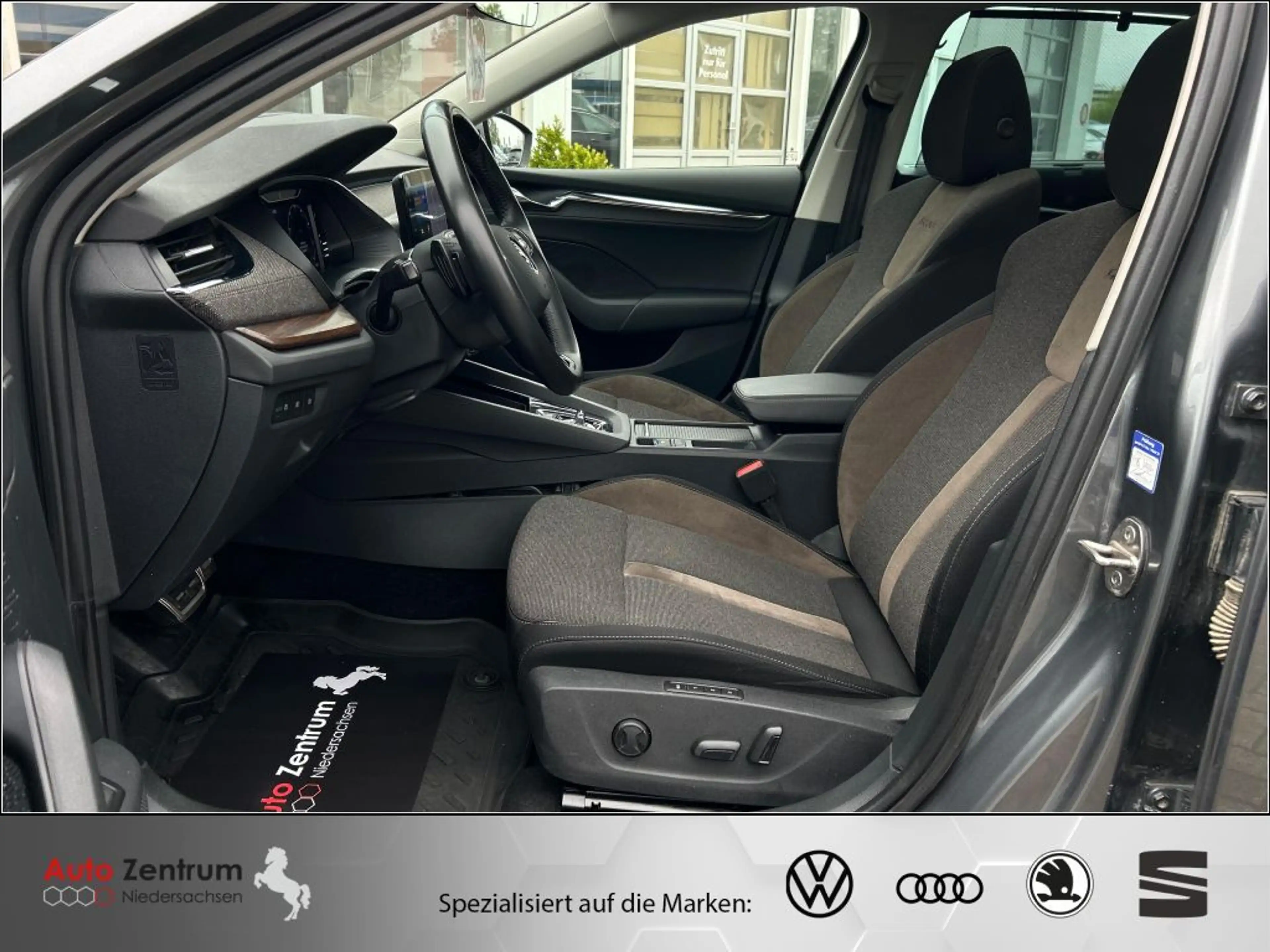 Skoda Octavia Combi 2.0 TDI DSG 4x4 Scout — photo 12