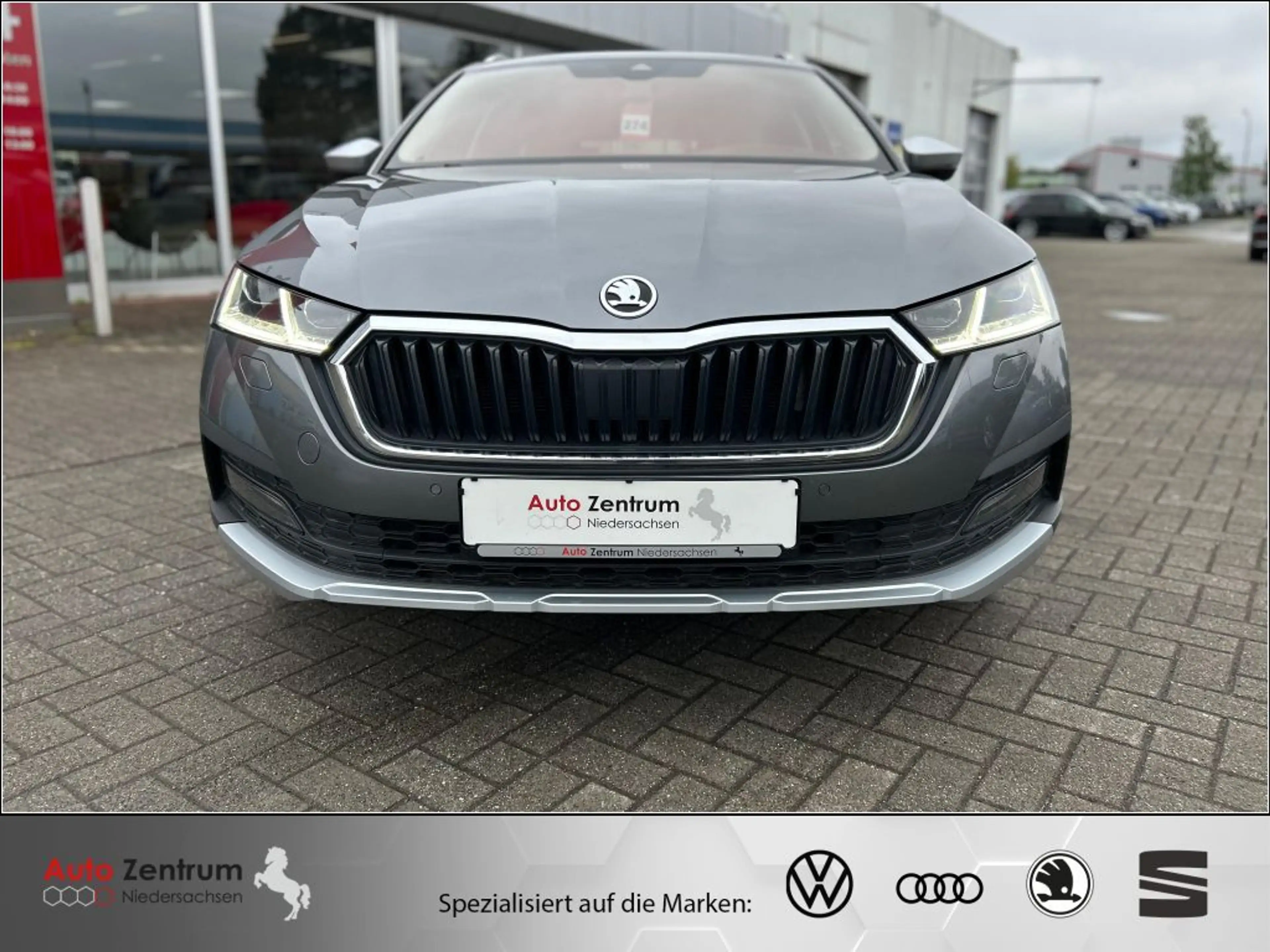 Skoda Octavia Combi 2.0 TDI DSG 4x4 Scout — photo 2