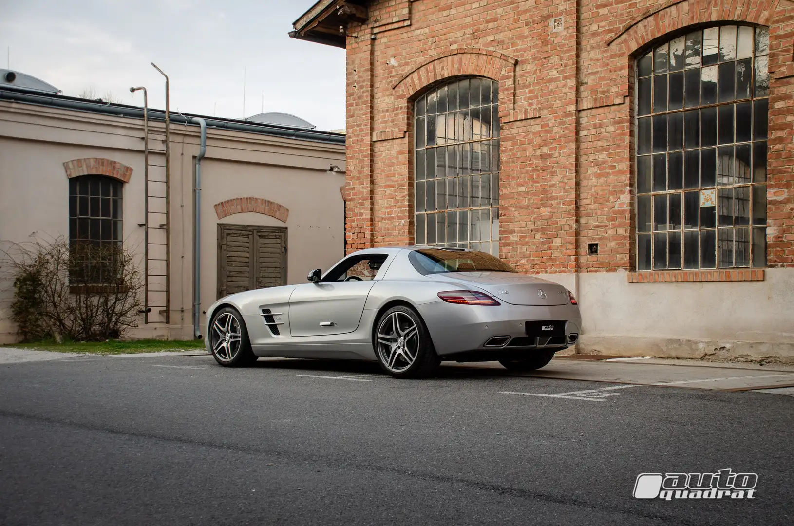 Mercedes-Benz SLS AMG Coupe österr. Erstauslieferung, CarbonPaket Silber - 2