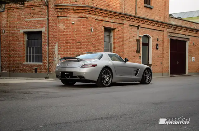 Mercedes-Benz SLS AMG Coupe österr. Erstauslieferung, CarbonPaket Ansicht 4