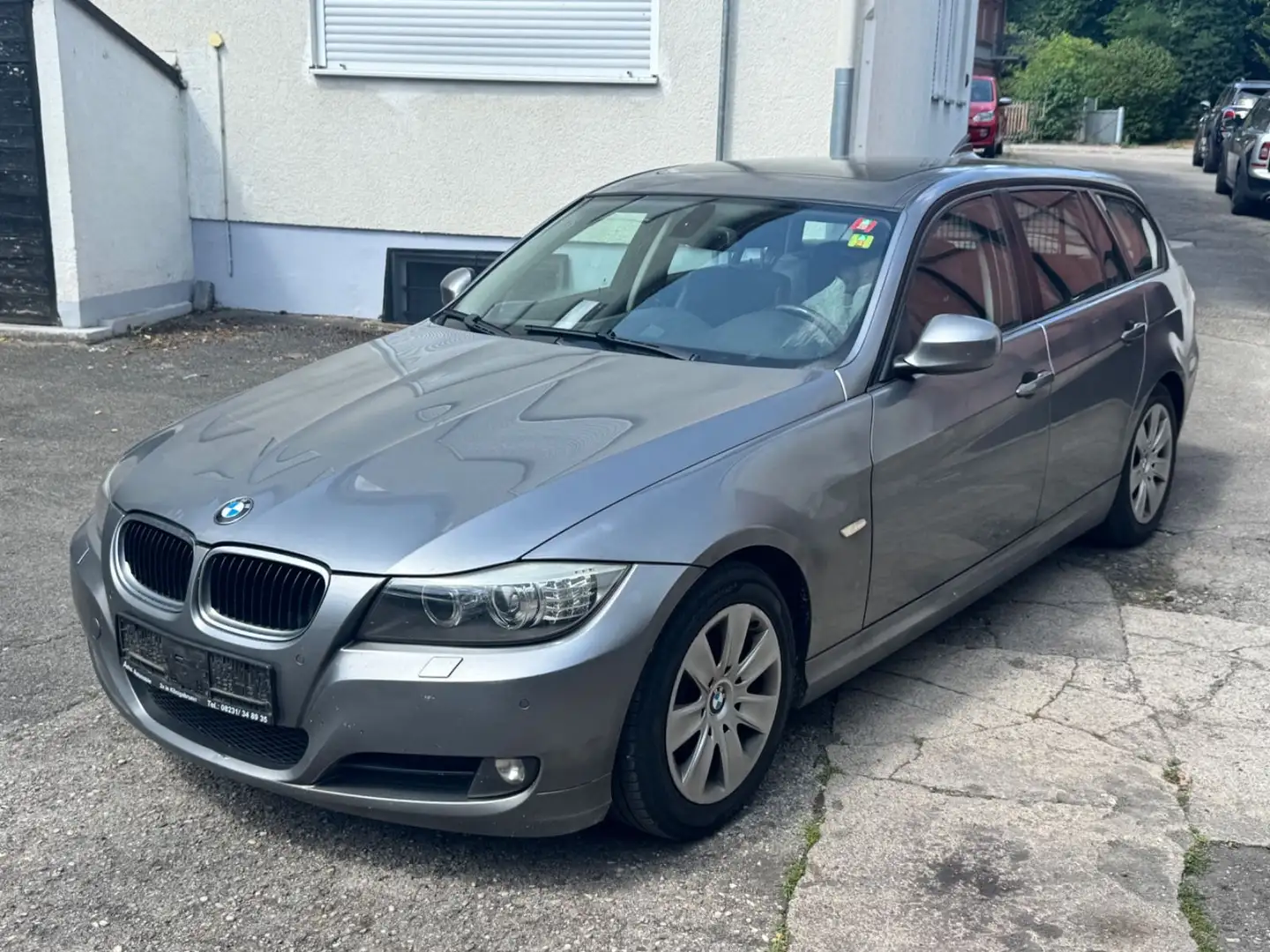 BMW 320 d Tou - Navi - Teilleder - Xenon - Panorama Grau - 2