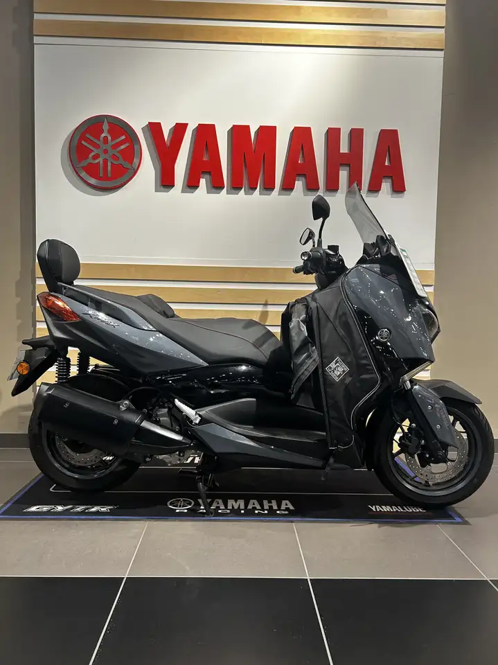 Yamaha X-Max 300
