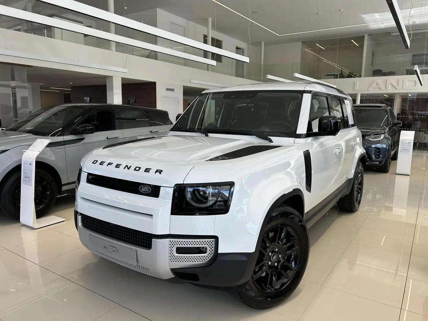 Land Rover Defender 110 S Blanco - 1