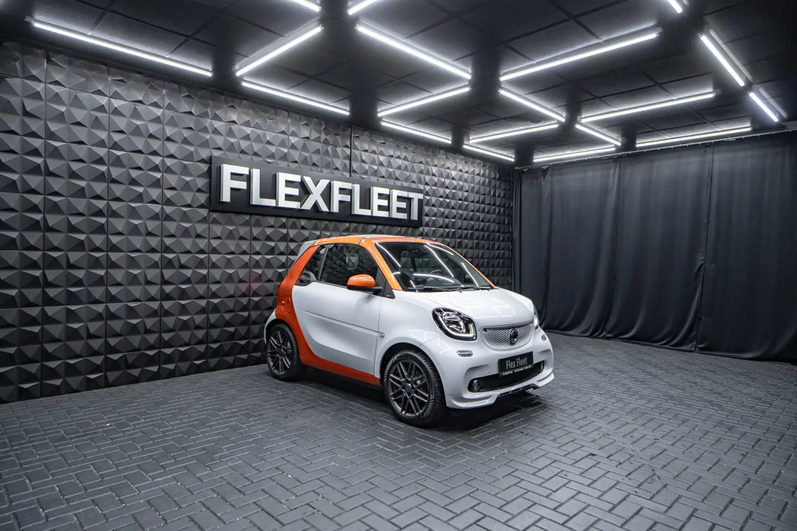 smart forTwo Turbo Cabrio Barbus SportPaket JBL Kamera Weiß - 1