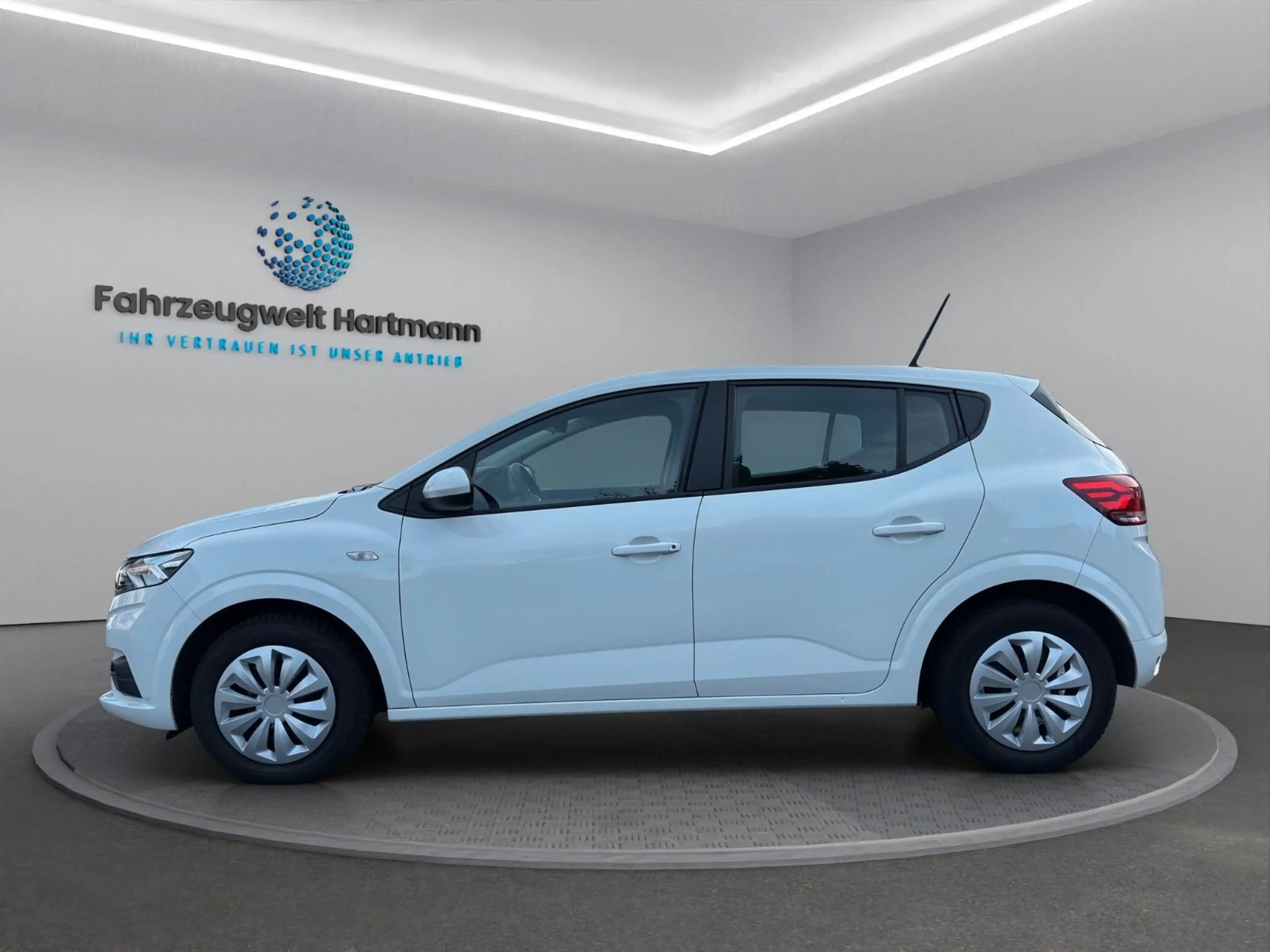Dacia Sandero *1.Hand*Service NEU*90PS*Scheckheft* — photo 2