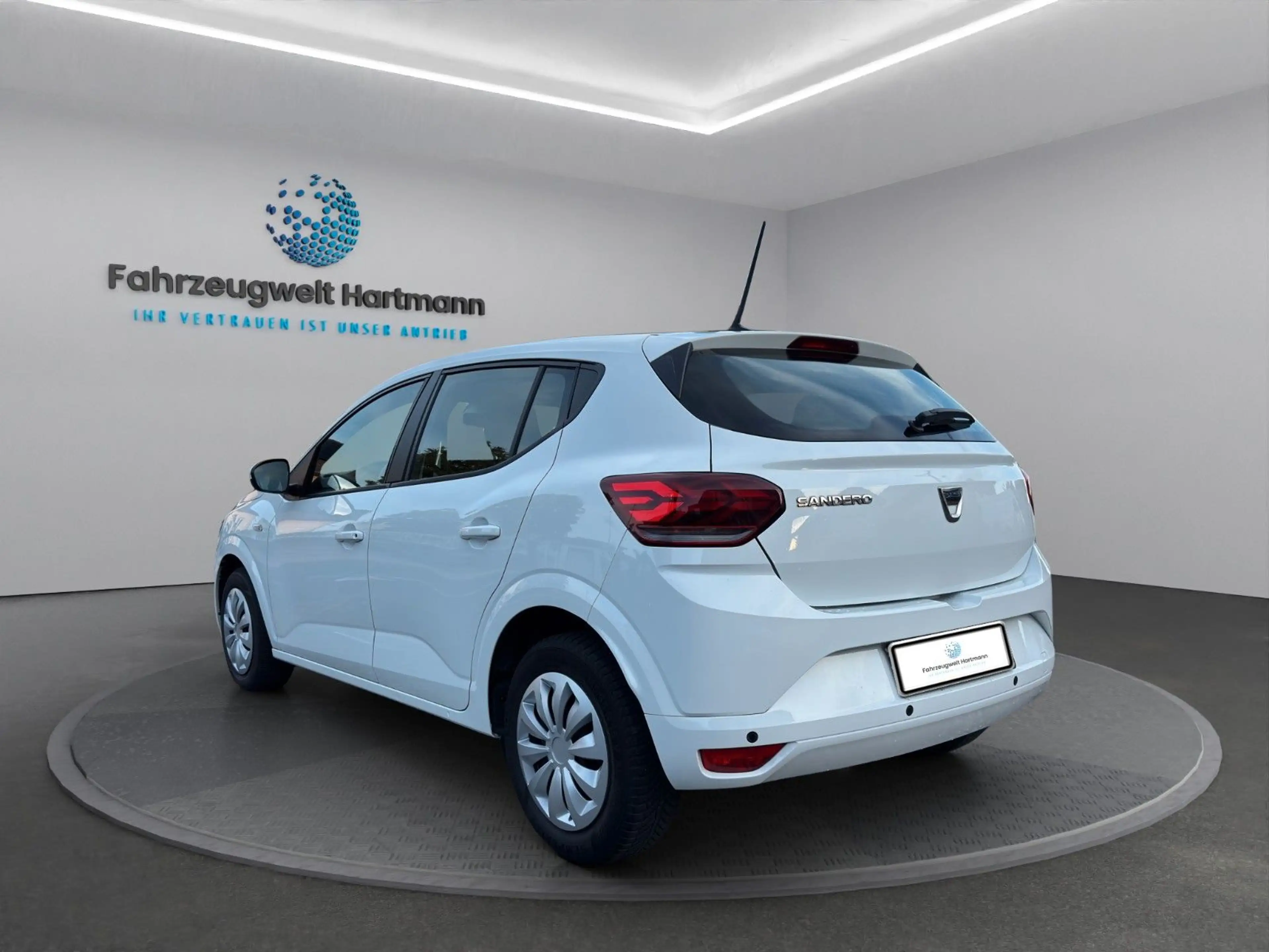 Dacia Sandero *1.Hand*Service NEU*90PS*Scheckheft* — photo 3