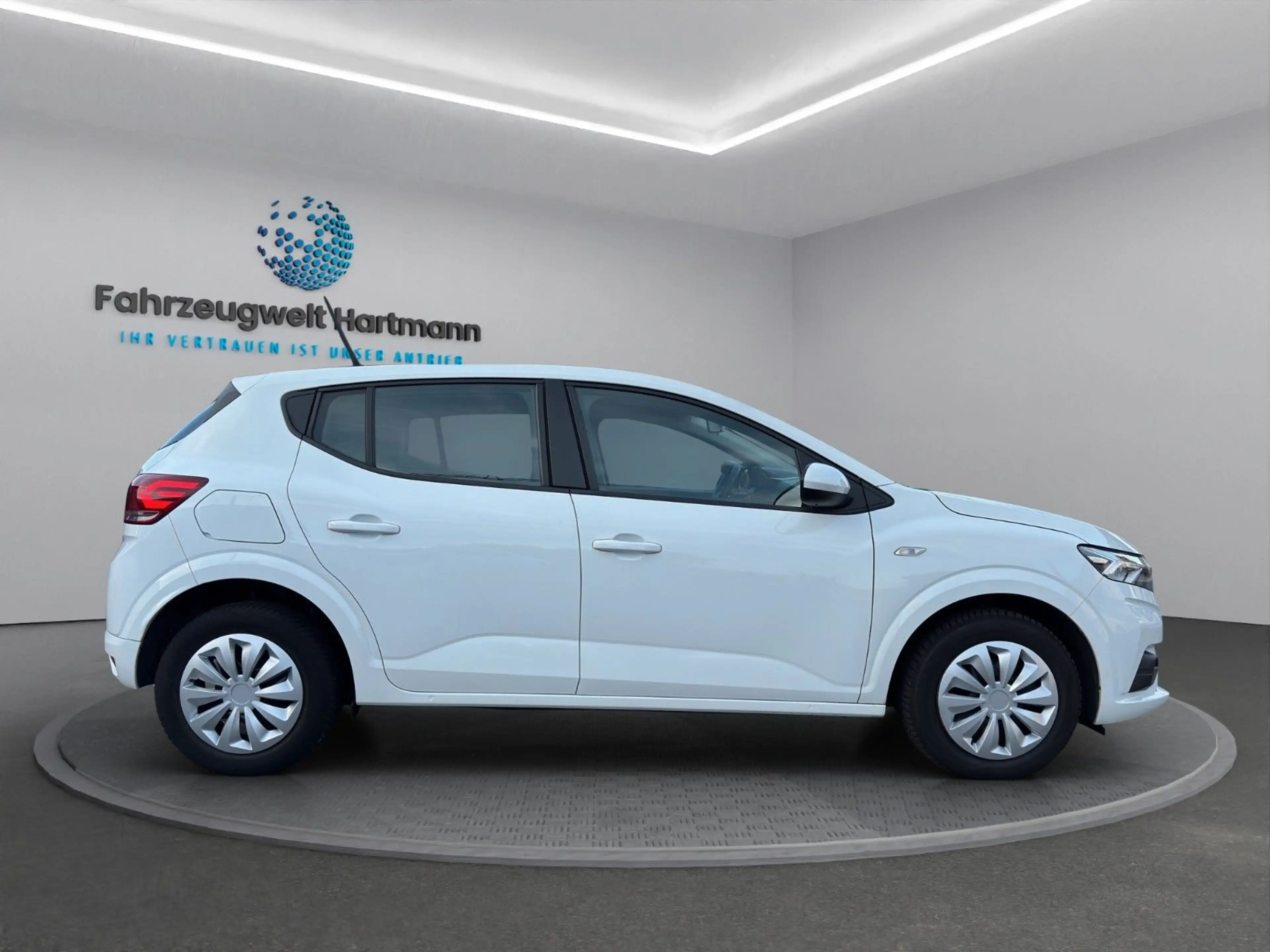 Dacia Sandero *1.Hand*Service NEU*90PS*Scheckheft* — photo 6
