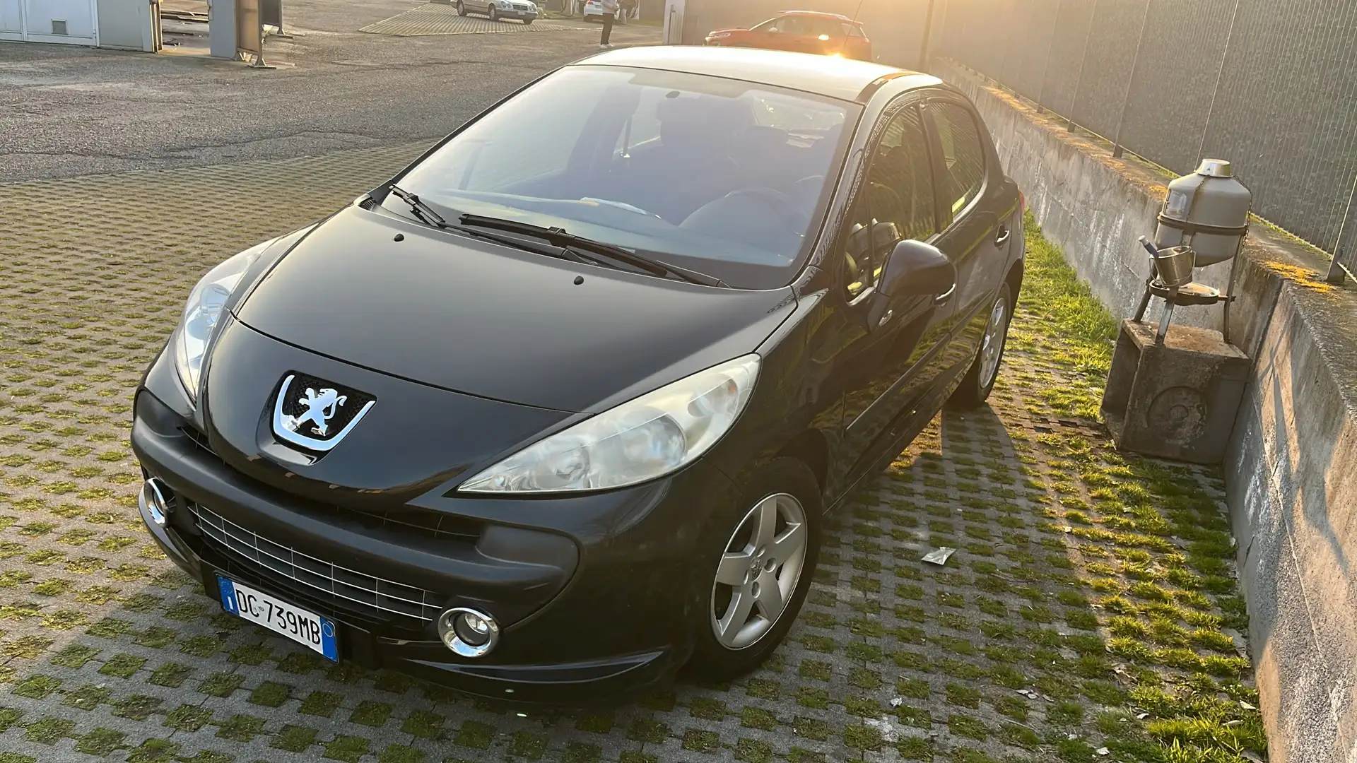 Peugeot 207 5p 1.4 16v XT - 1