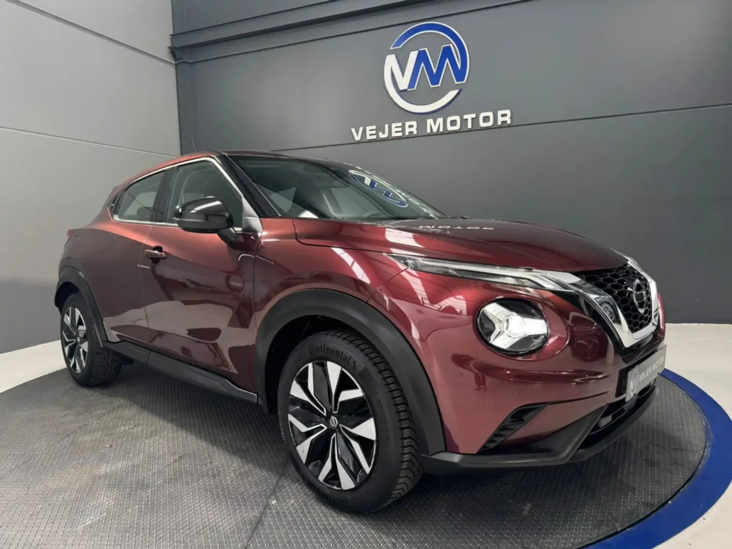 Nissan Juke 1.0 DIG-T N-Design Sillver 4x2 DCT 7 114 Burdeos - 1