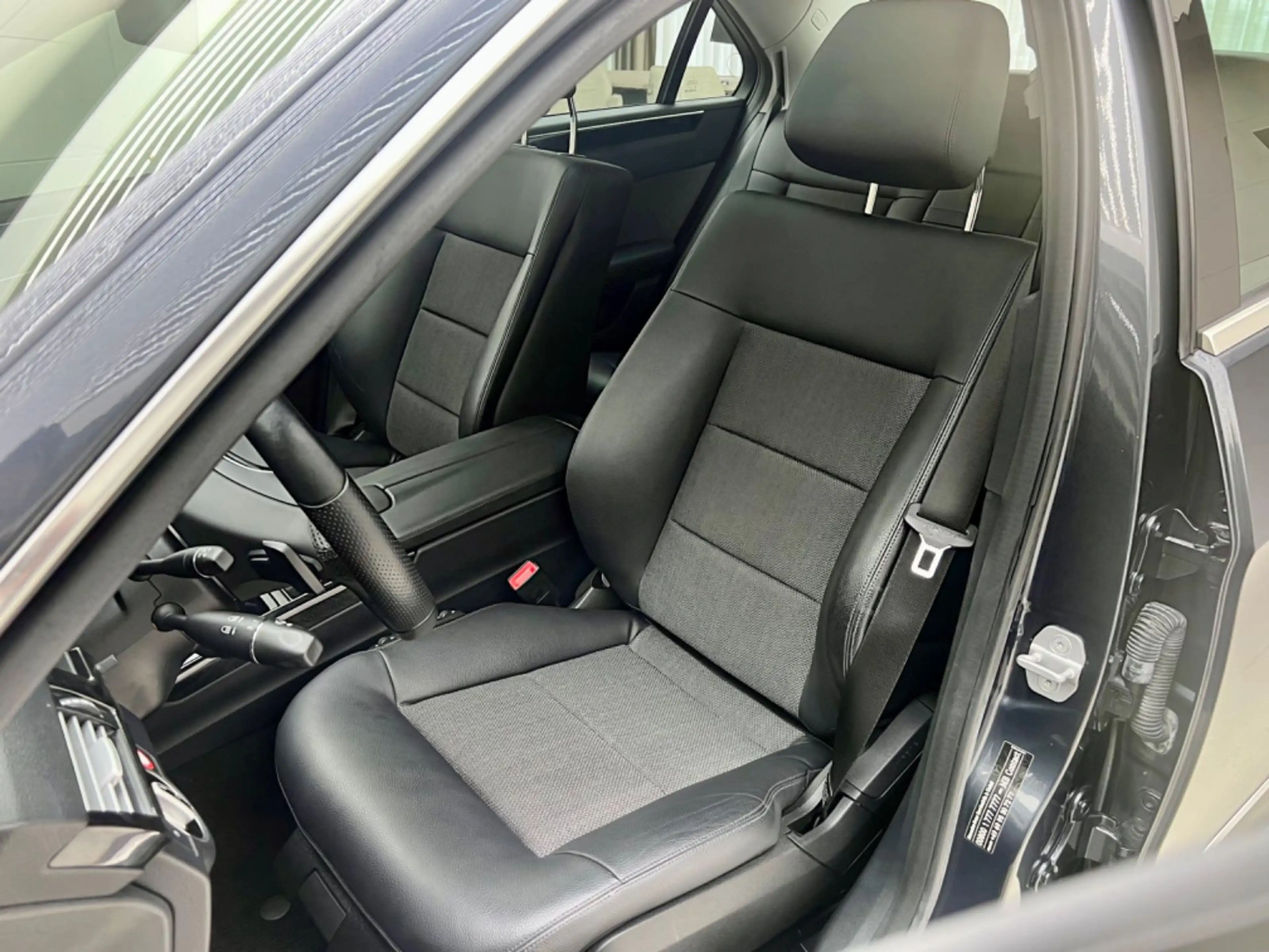 Mercedes-Benz E 350 E350 BlueTec Avantgarde*GSD/Standhz./Leder/Totw* — photo 10